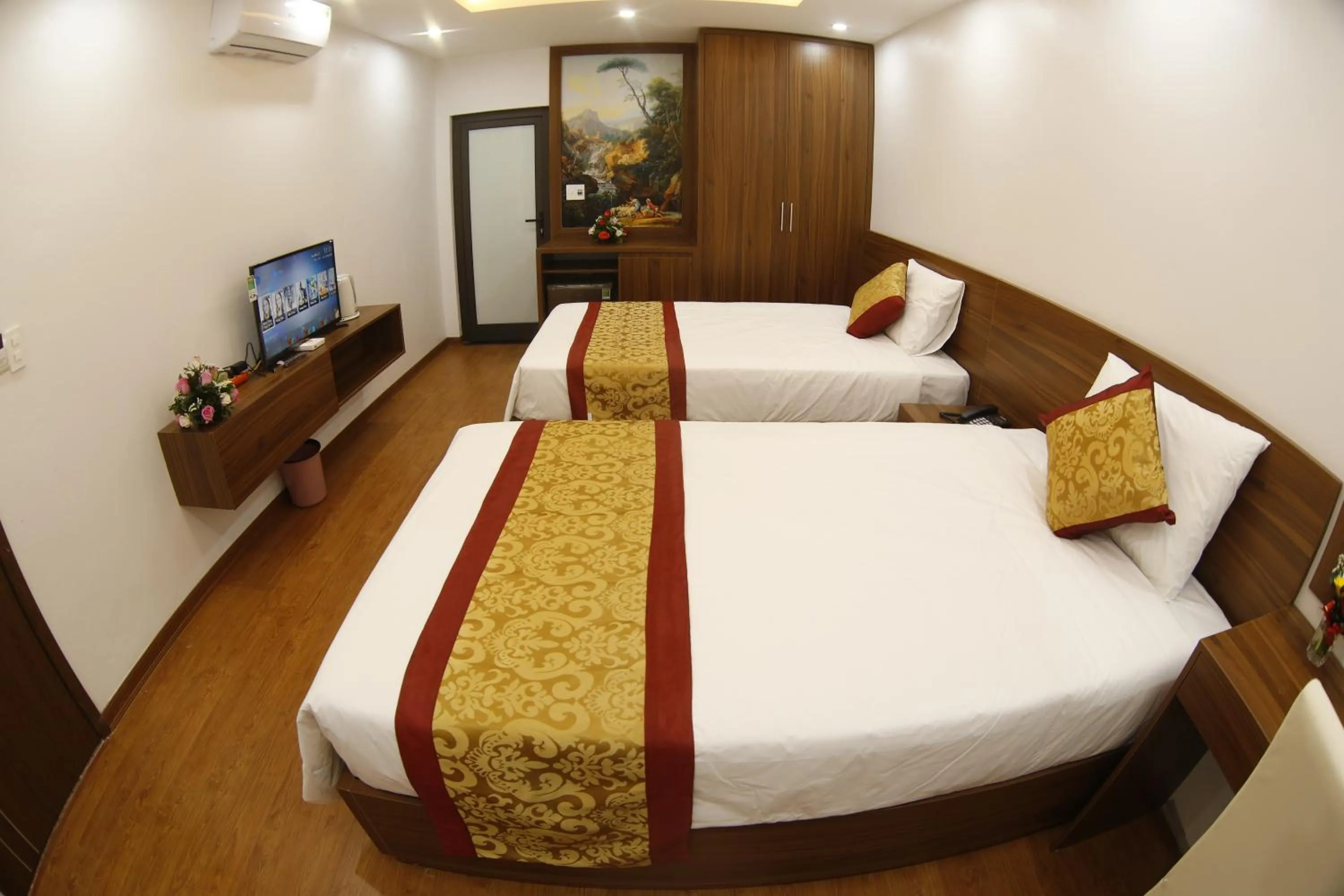Bed in Bảo Ngọc Diamond Hotel