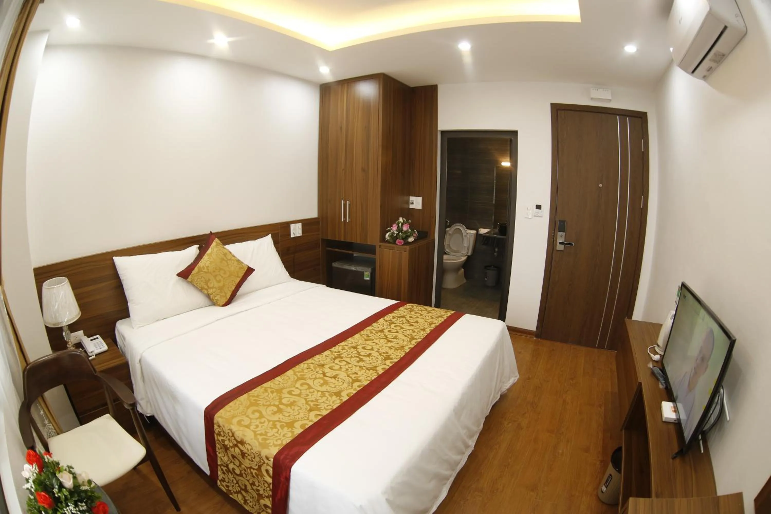 Bed in Bảo Ngọc Diamond Hotel