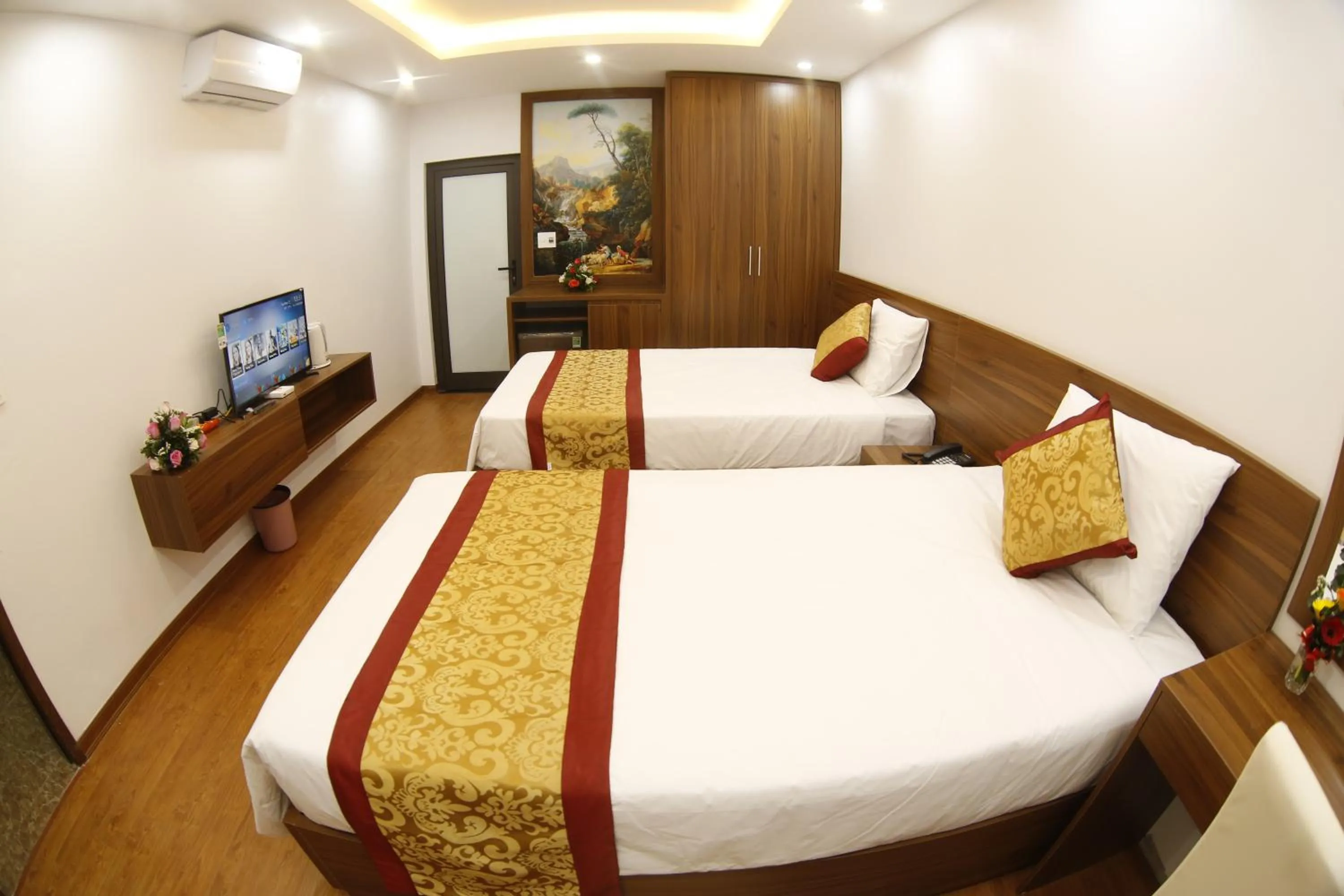 Bed in Bảo Ngọc Diamond Hotel