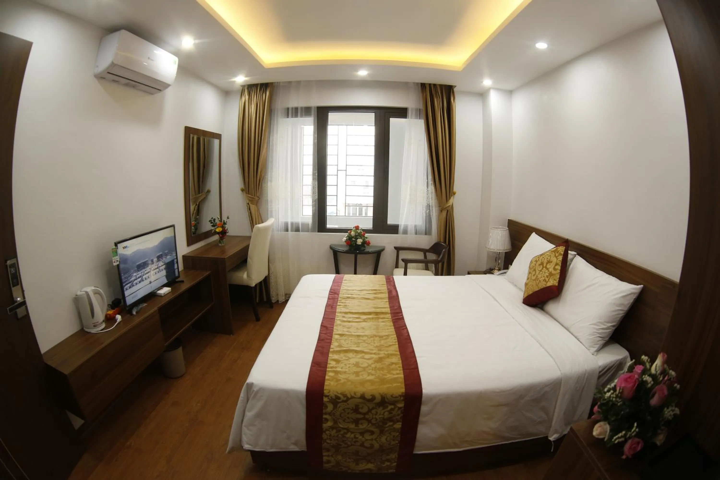 Bed in Bảo Ngọc Diamond Hotel