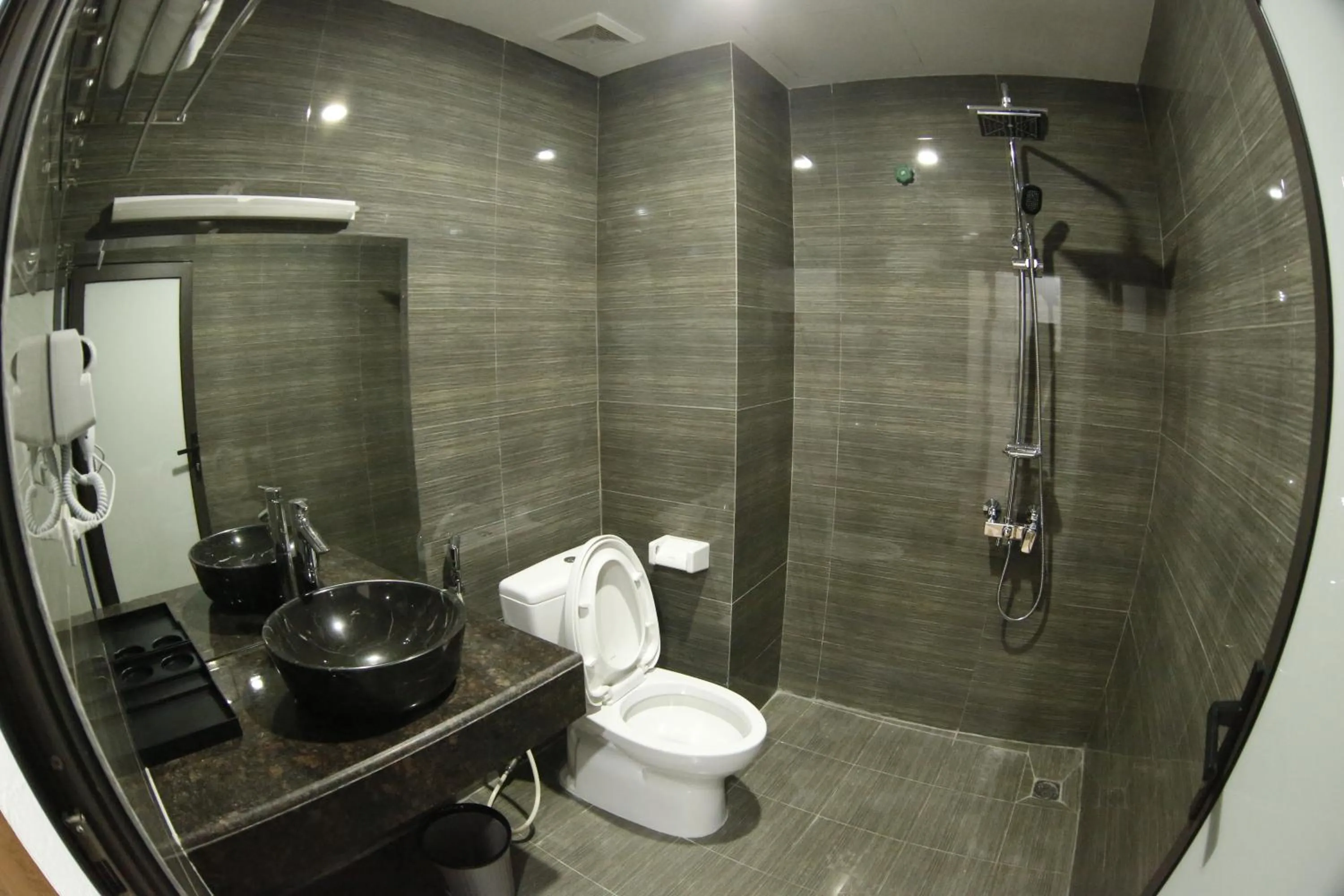 Bathroom in Bảo Ngọc Diamond Hotel