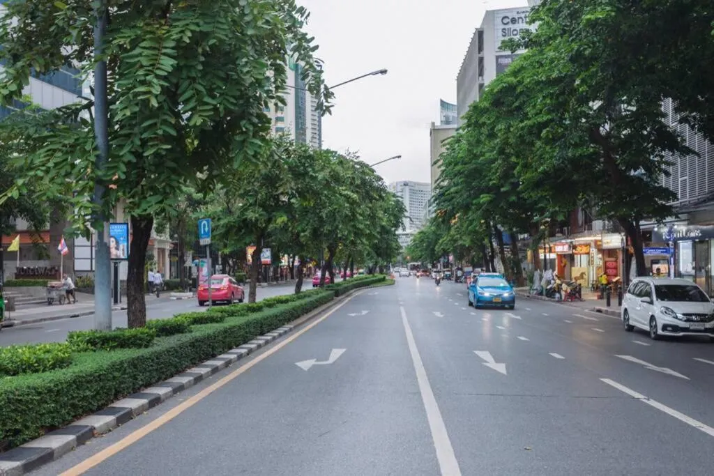 S1 Large Duplex Silom 3 Beds, Full Kitchen WIFI