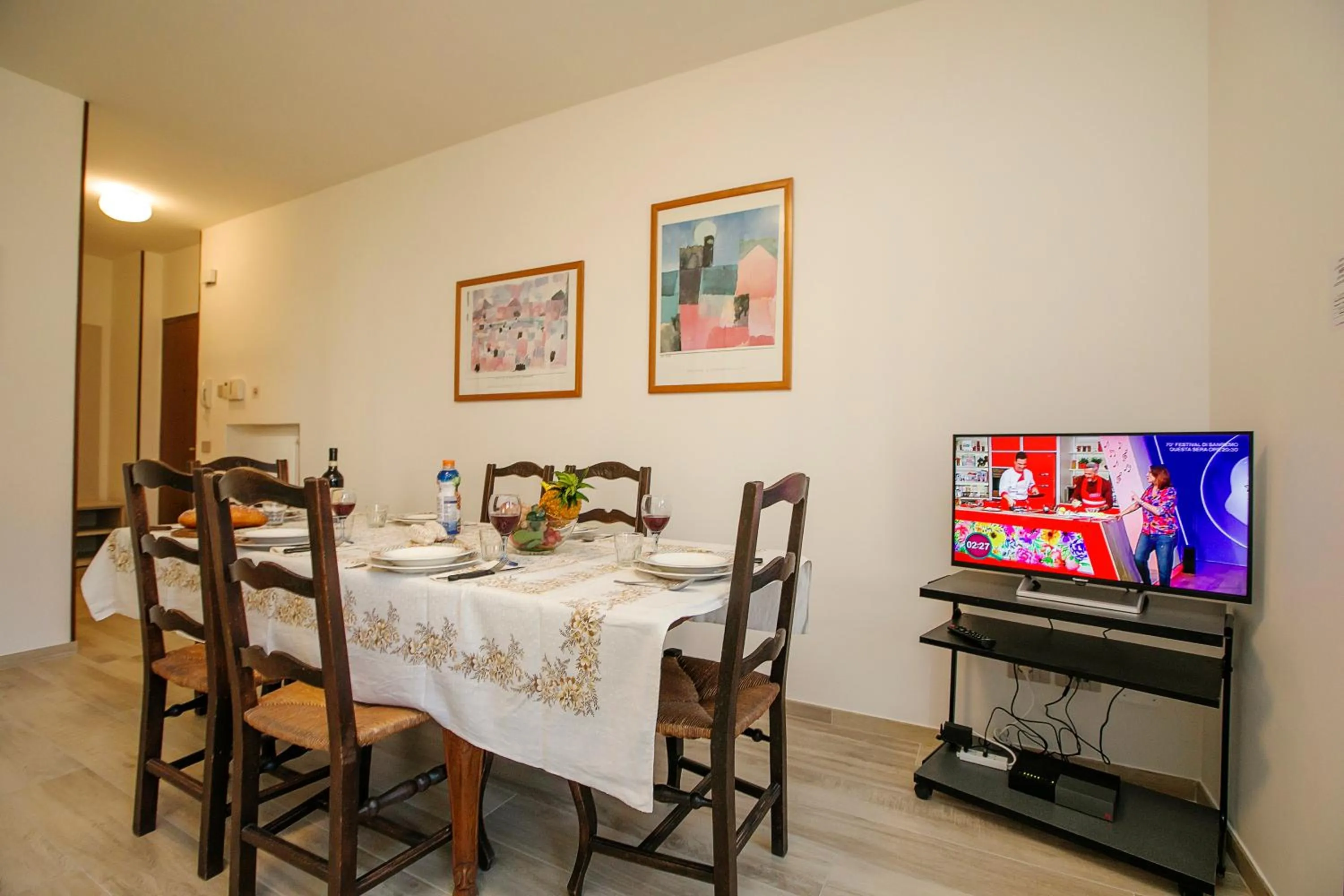Dining area in Bella Arco Apartment - Happy Rentals