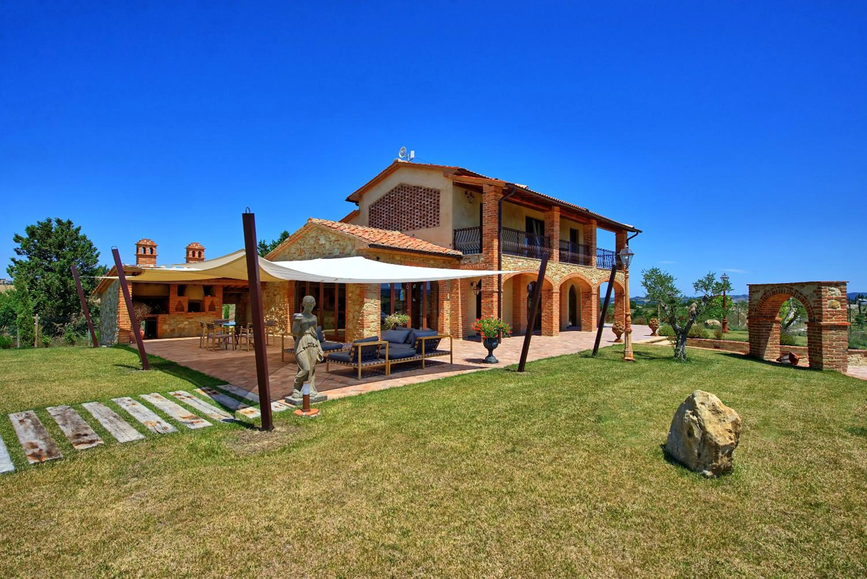 Villa Massimiliano by PosarelliVillas
