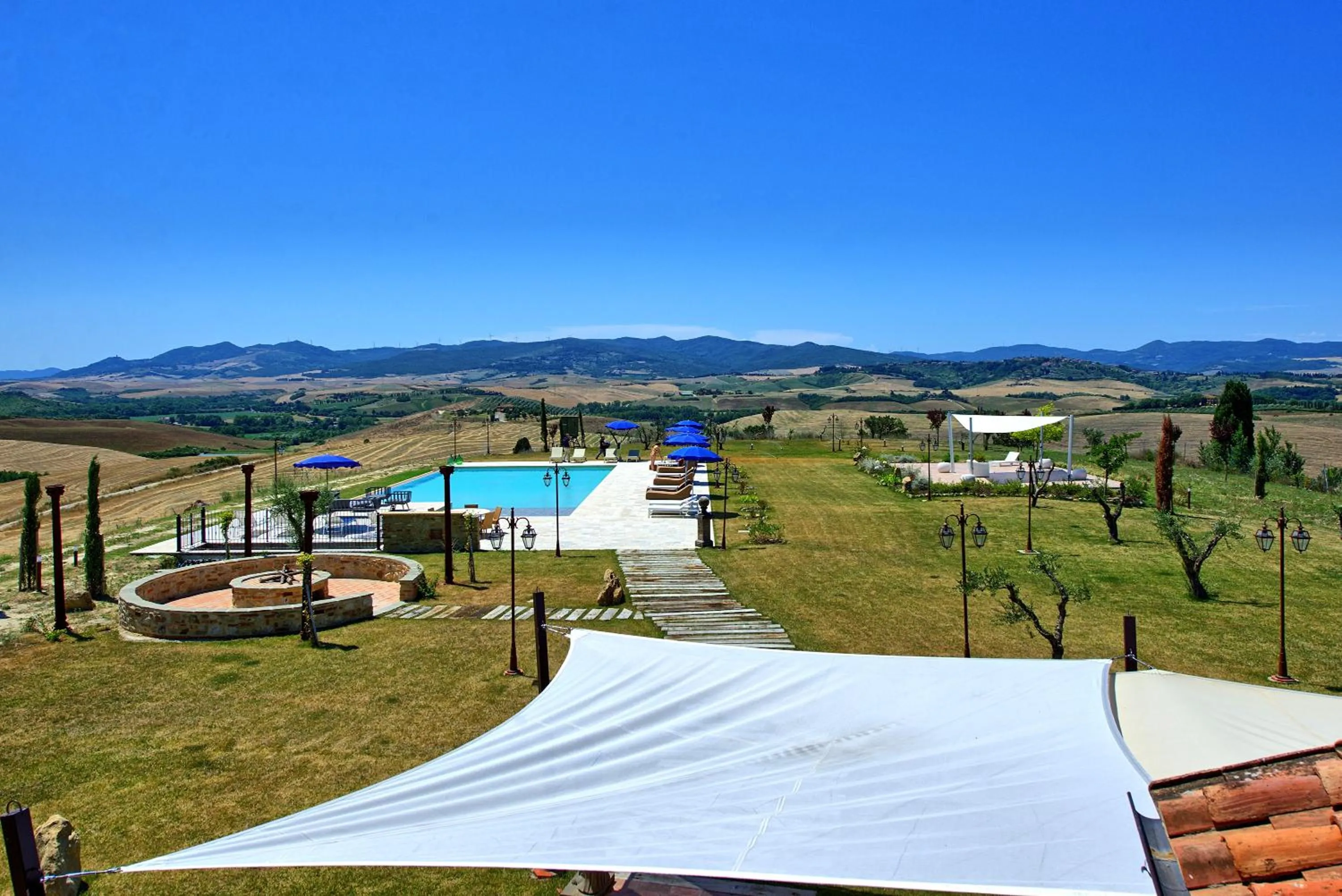 Villa Massimiliano by PosarelliVillas