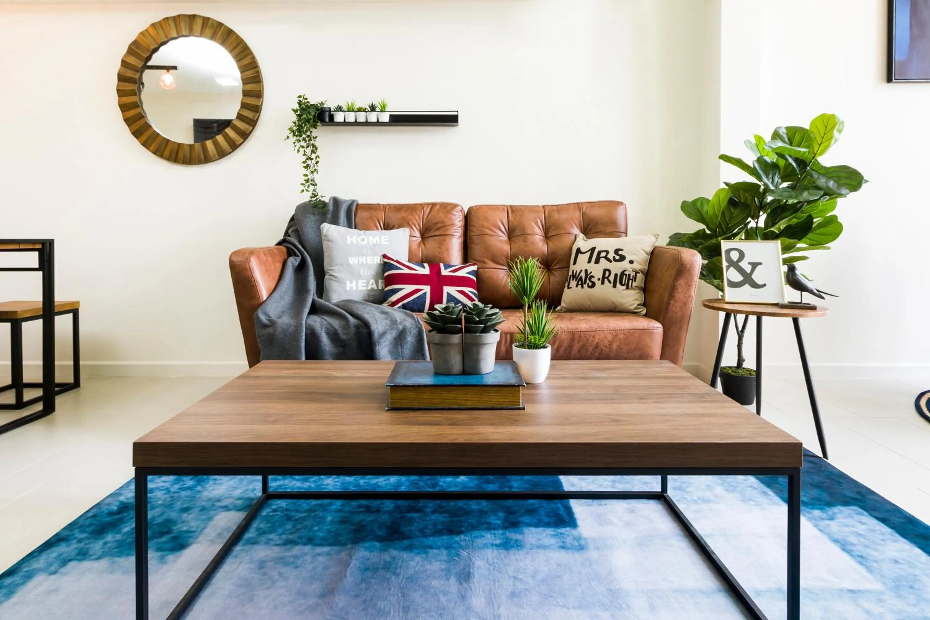 Seating area in Tamarind Suite by DreamScape