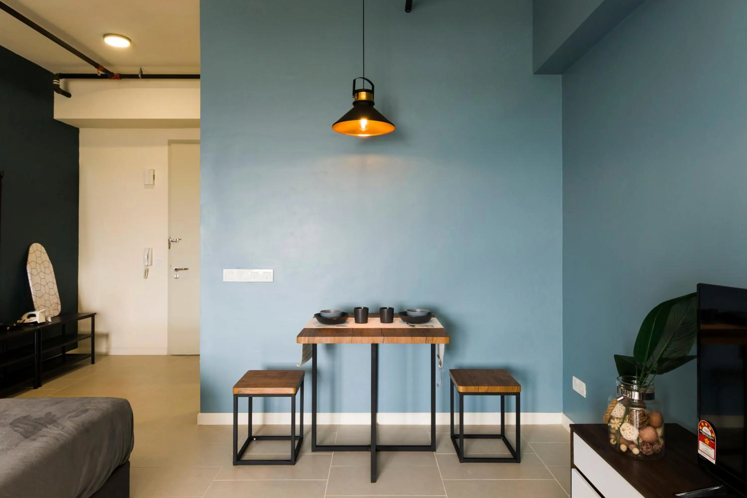 Dining area in Tamarind Suite by DreamScape