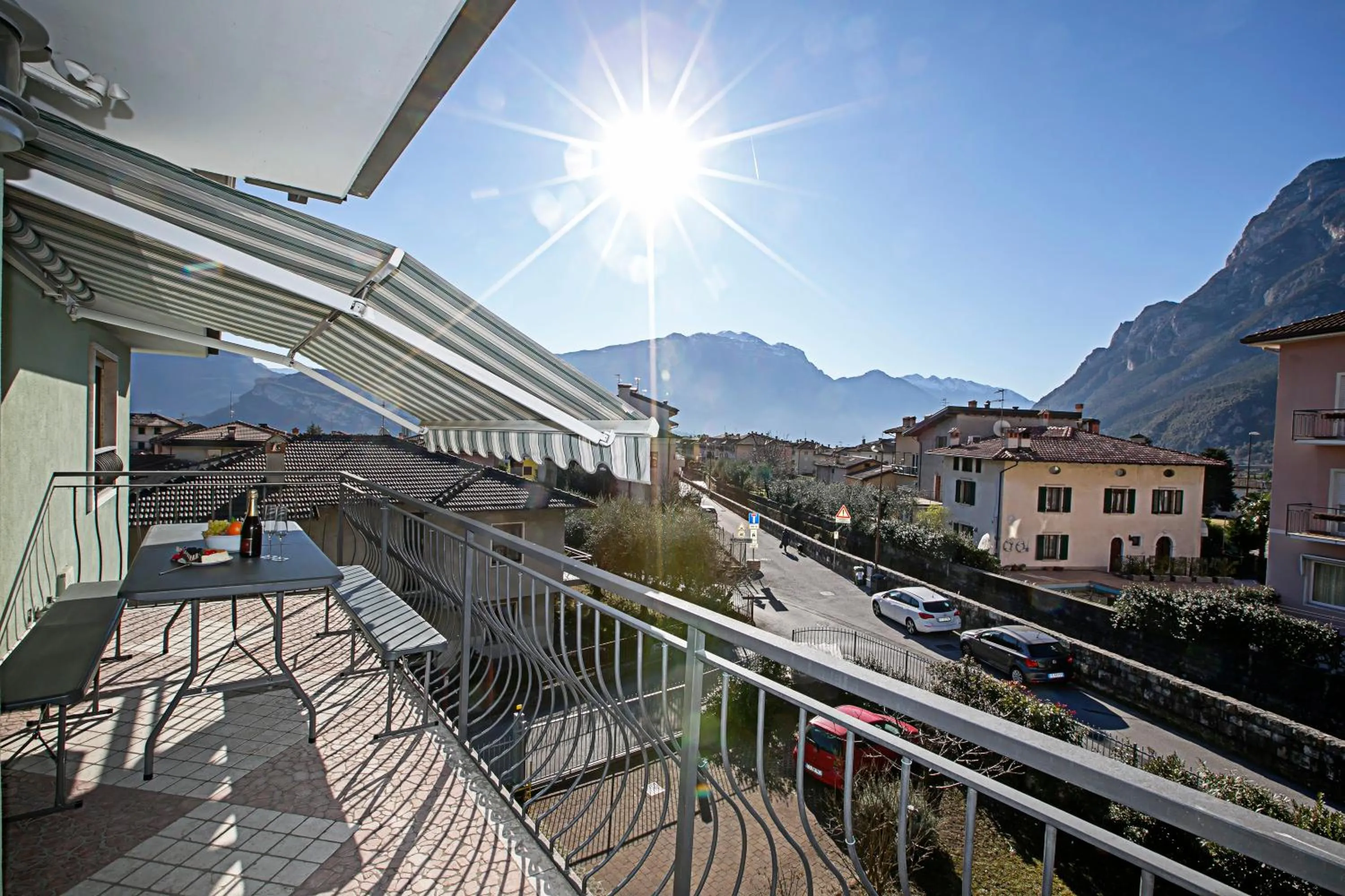 Balcony/Terrace in Paulie Apartment - Happy Rentals