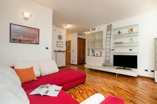 Paulie Apartment - Happy Rentals