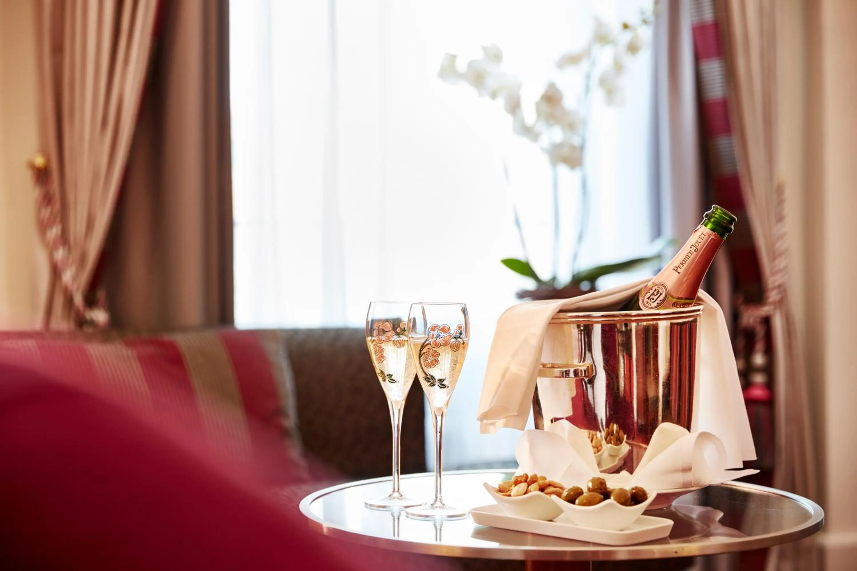 Alcoholic drinks in The Dufour by Hotel Schweizerhof Zürich