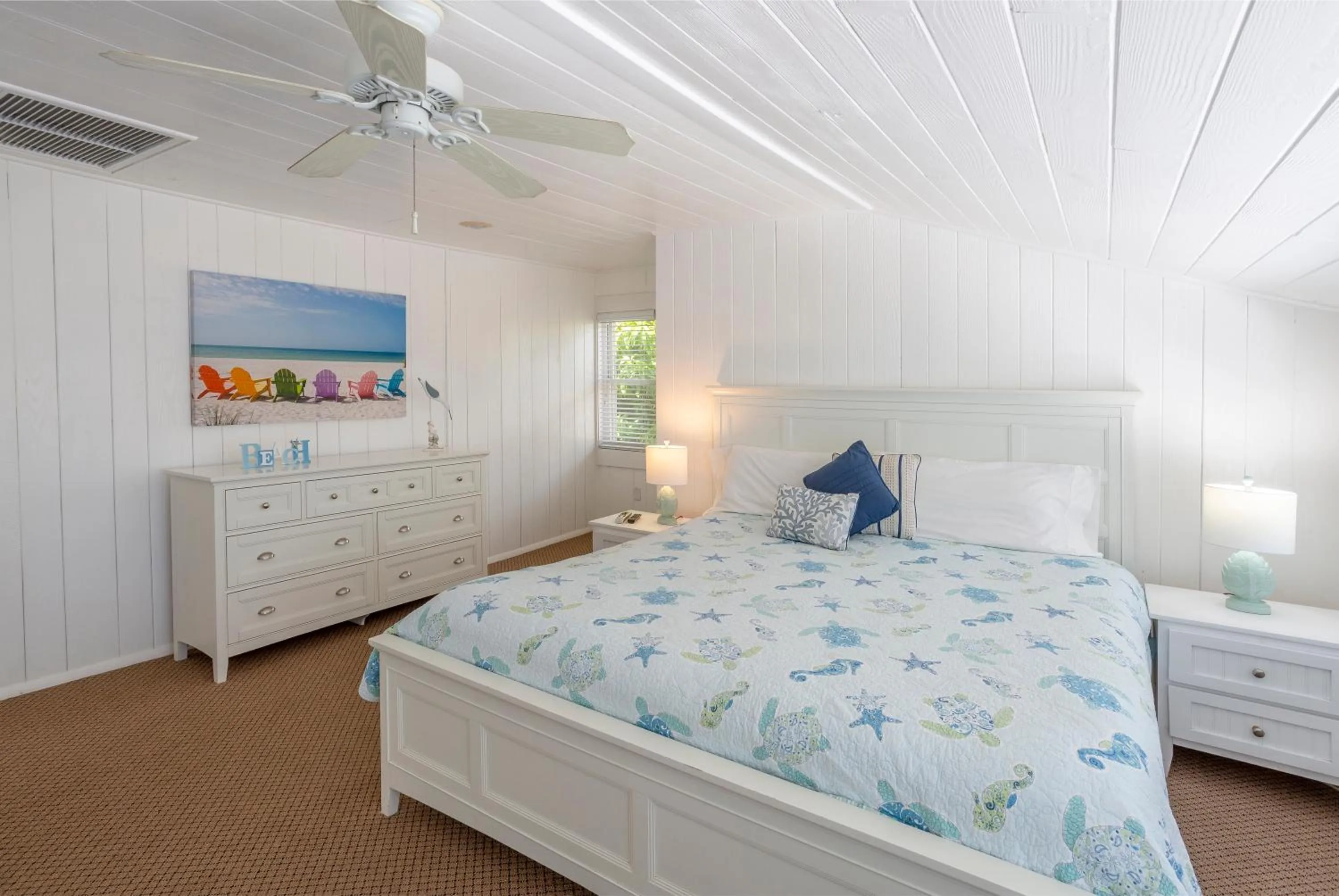 Bed in Twins Inn & Apartments