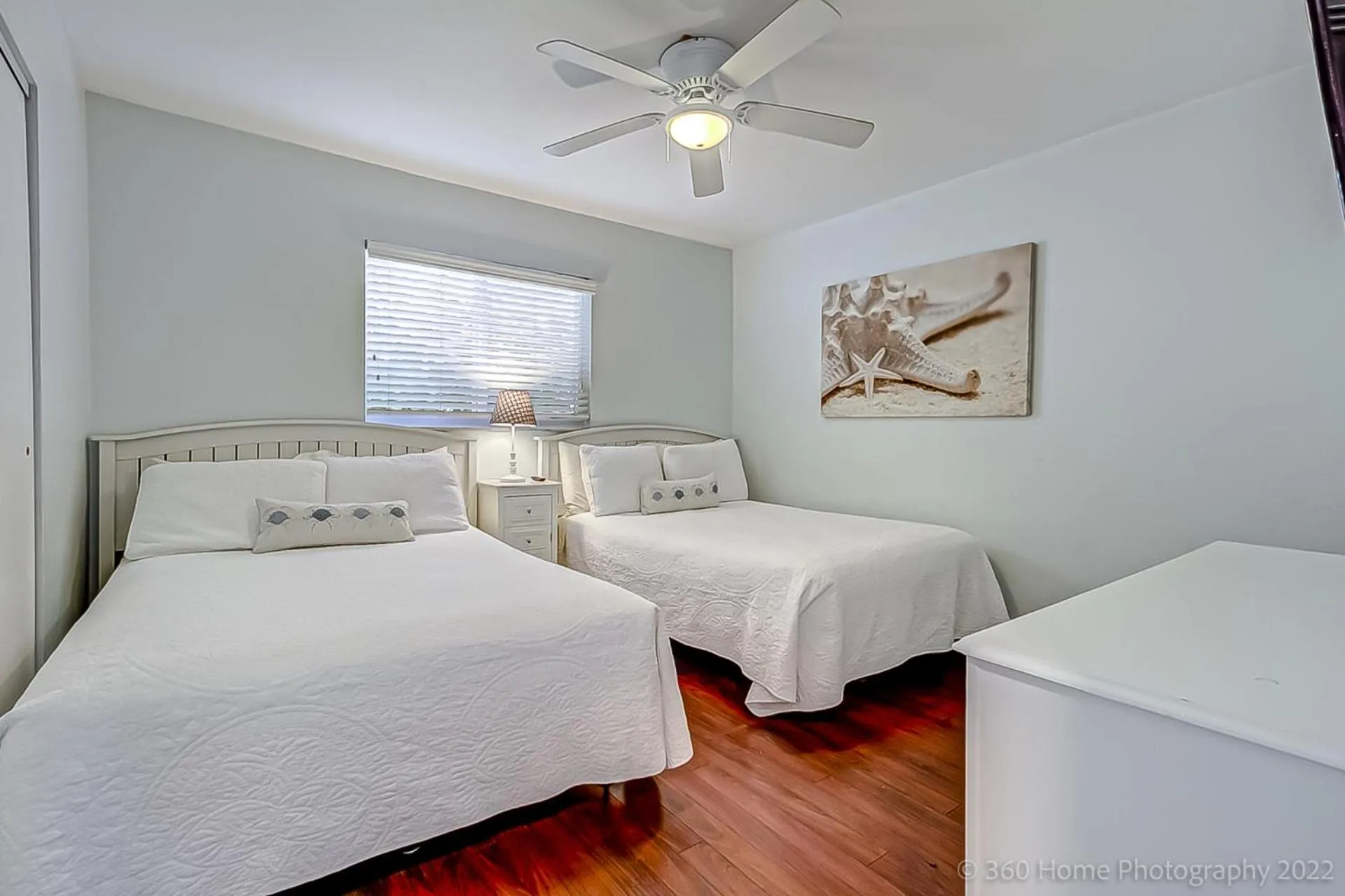 Bed in Twins Inn & Apartments