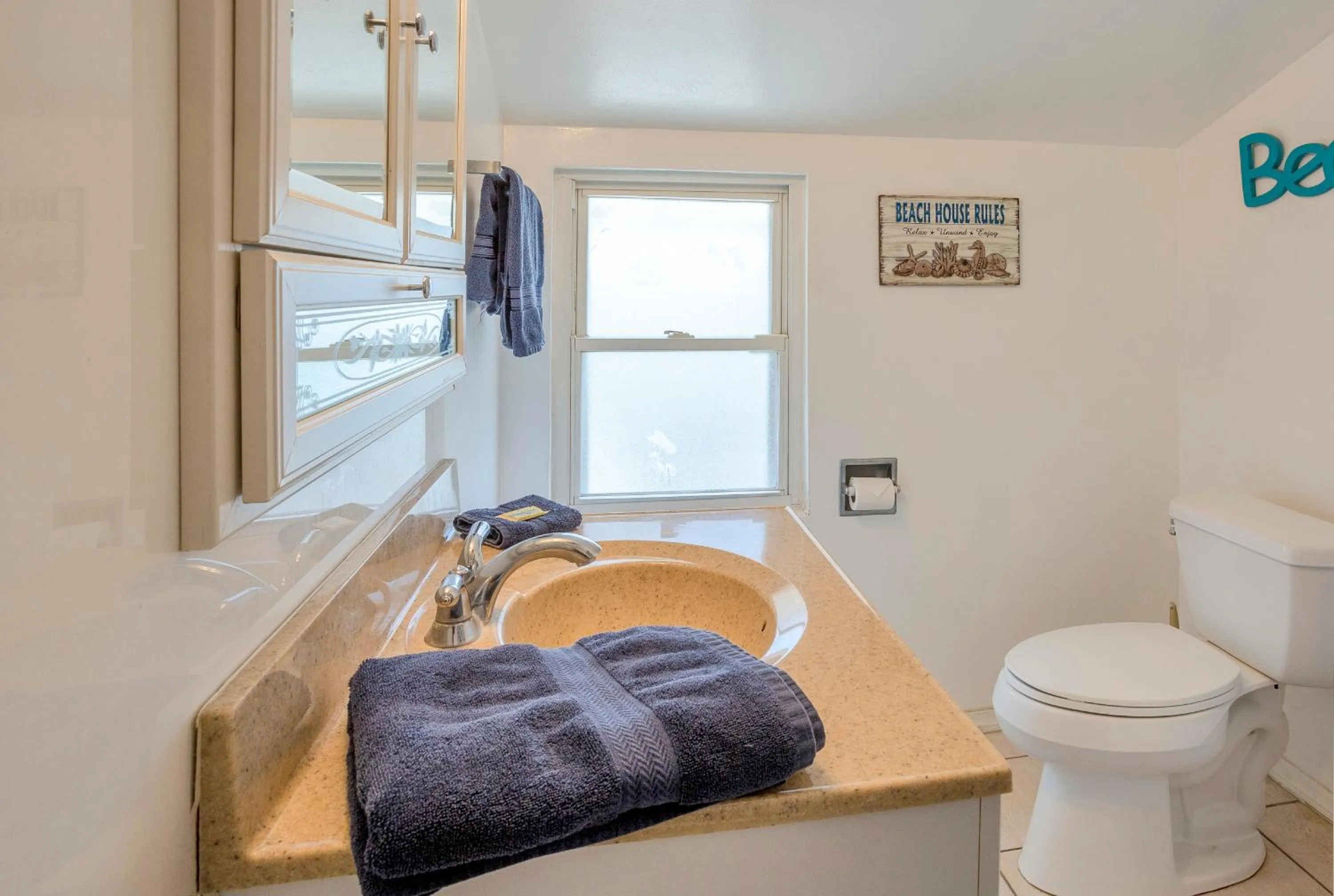 Toilet in Twins Inn & Apartments