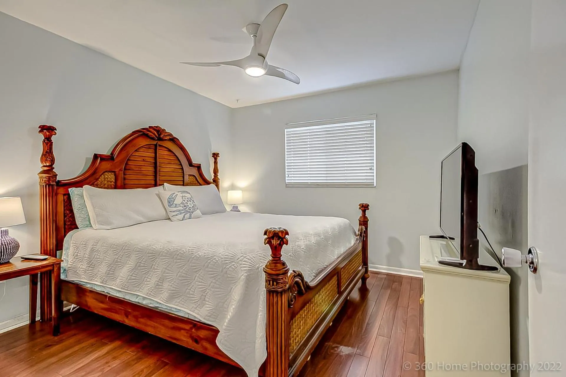 Bed in Twins Inn & Apartments