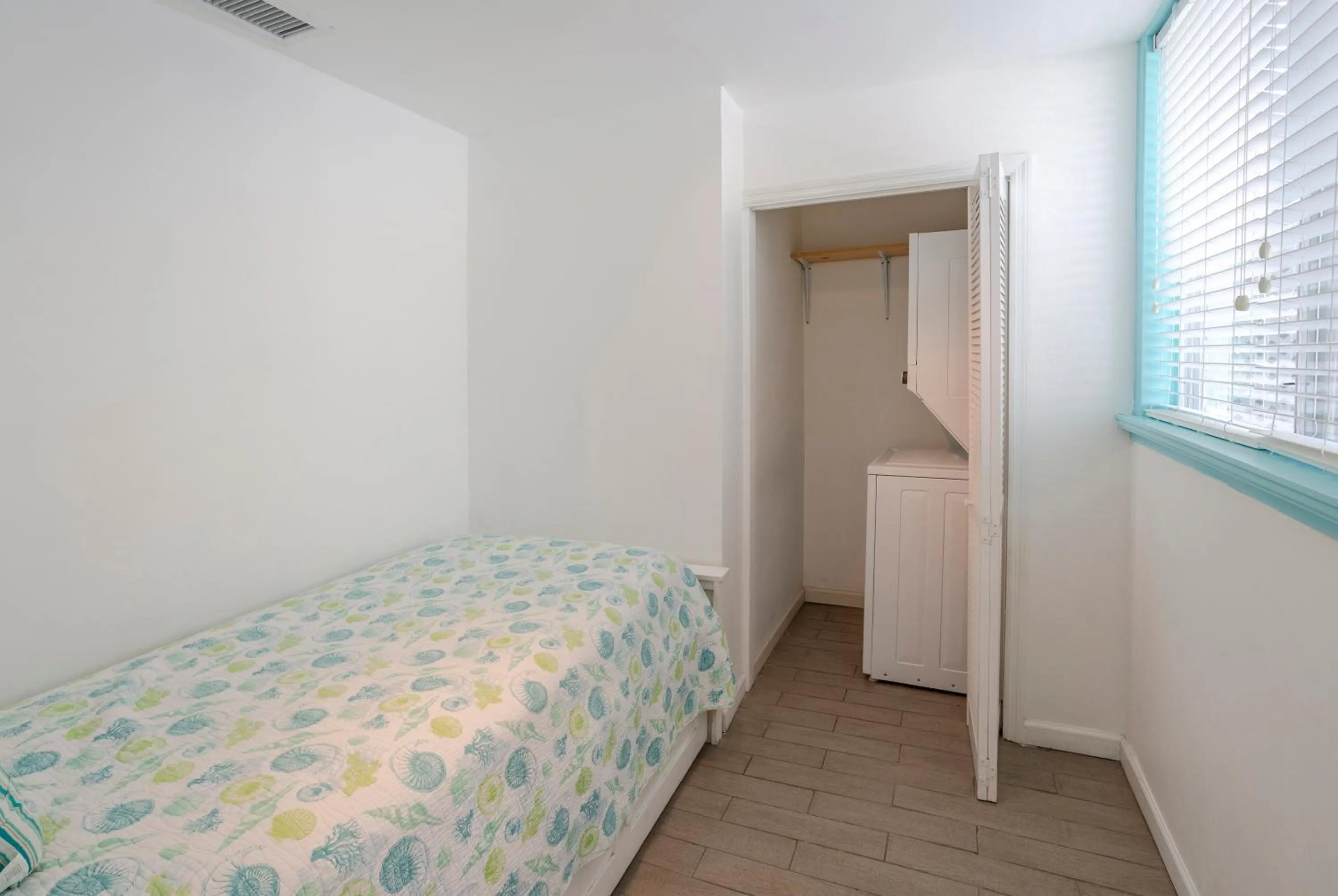 Bed in Twins Inn & Apartments