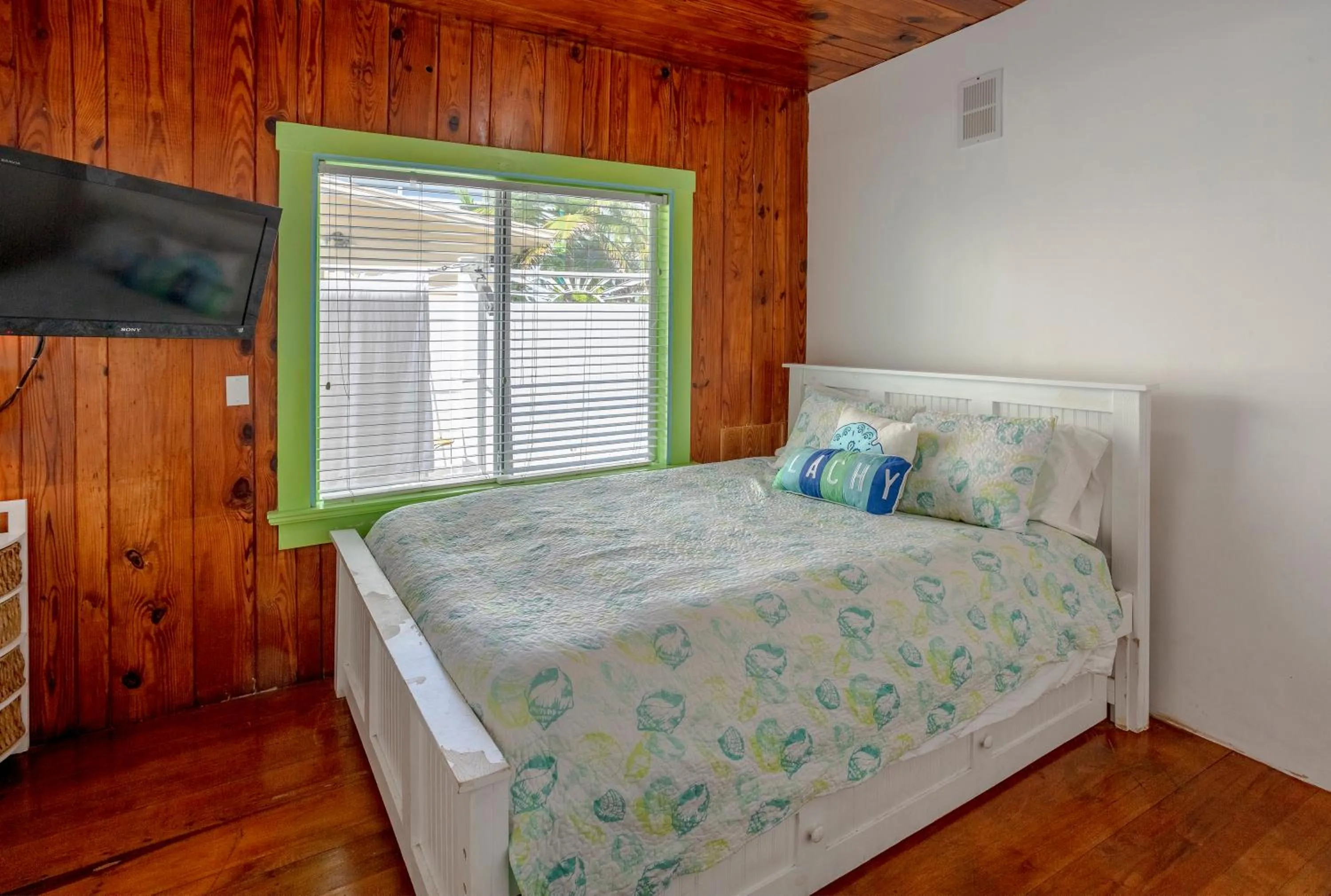 Bed in Twins Inn & Apartments