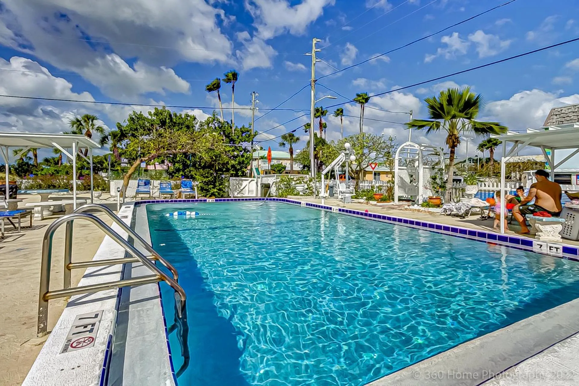 Pool view in Twins Inn & Apartments