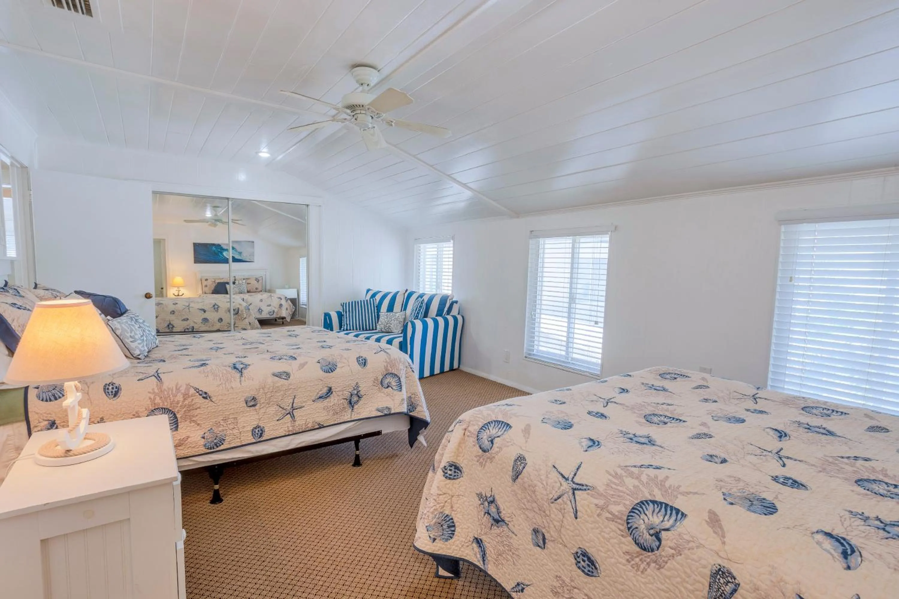 Bed in Twins Inn & Apartments