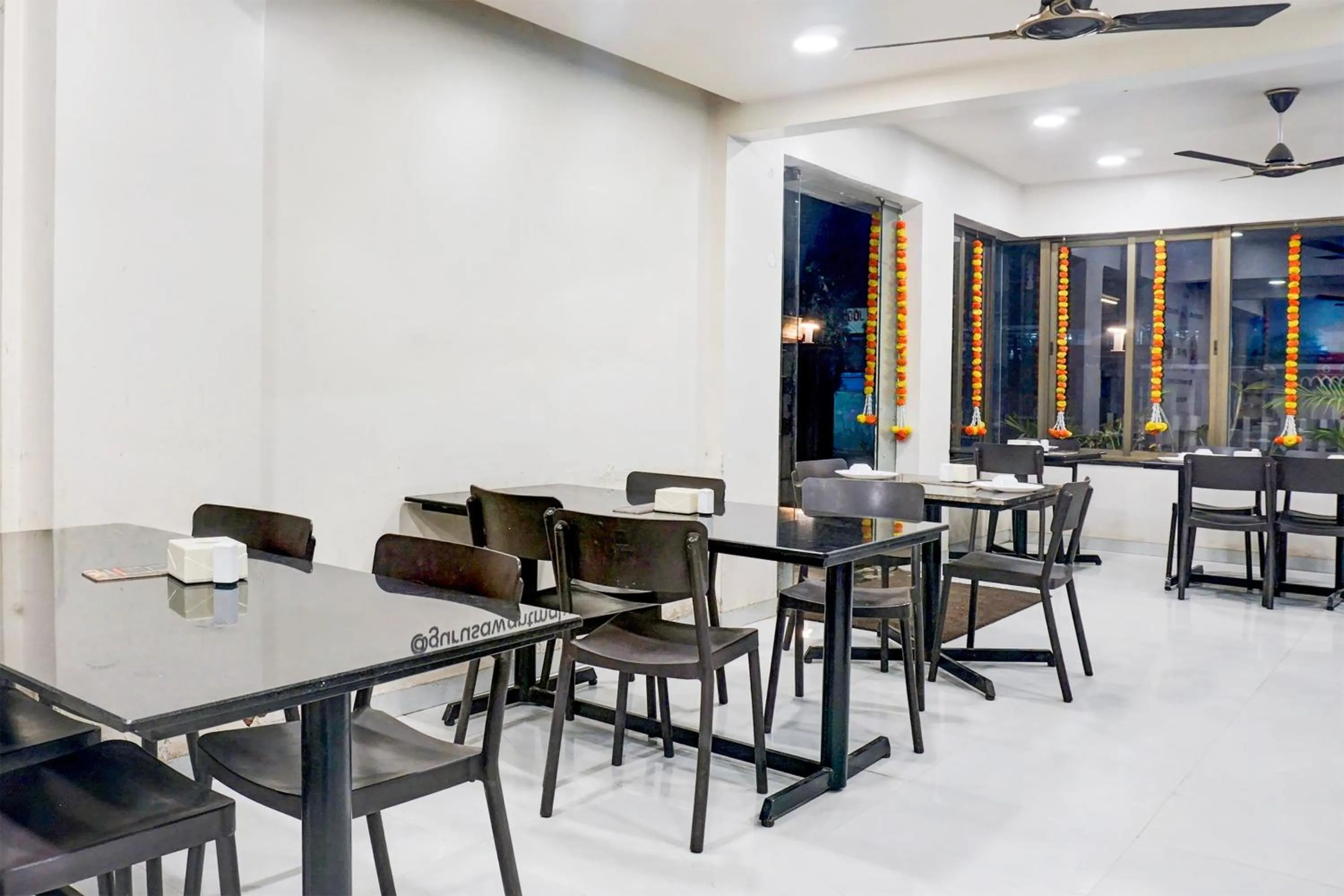 Restaurant/places to eat in Super Townhouse Oak Viman Nagar Formerly Kuber Inn
