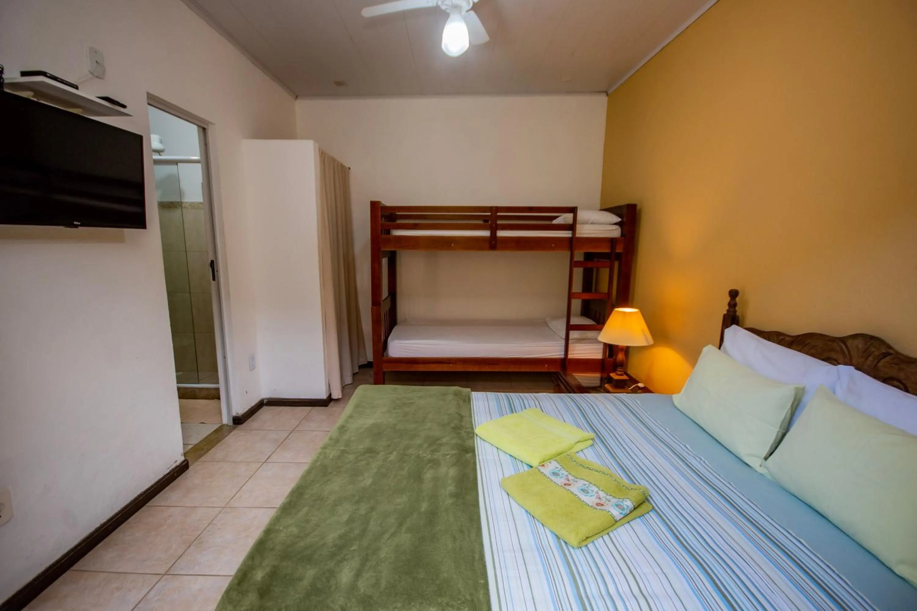 Photo of the whole room, Bed in Pousada Quatro Estações Paraty