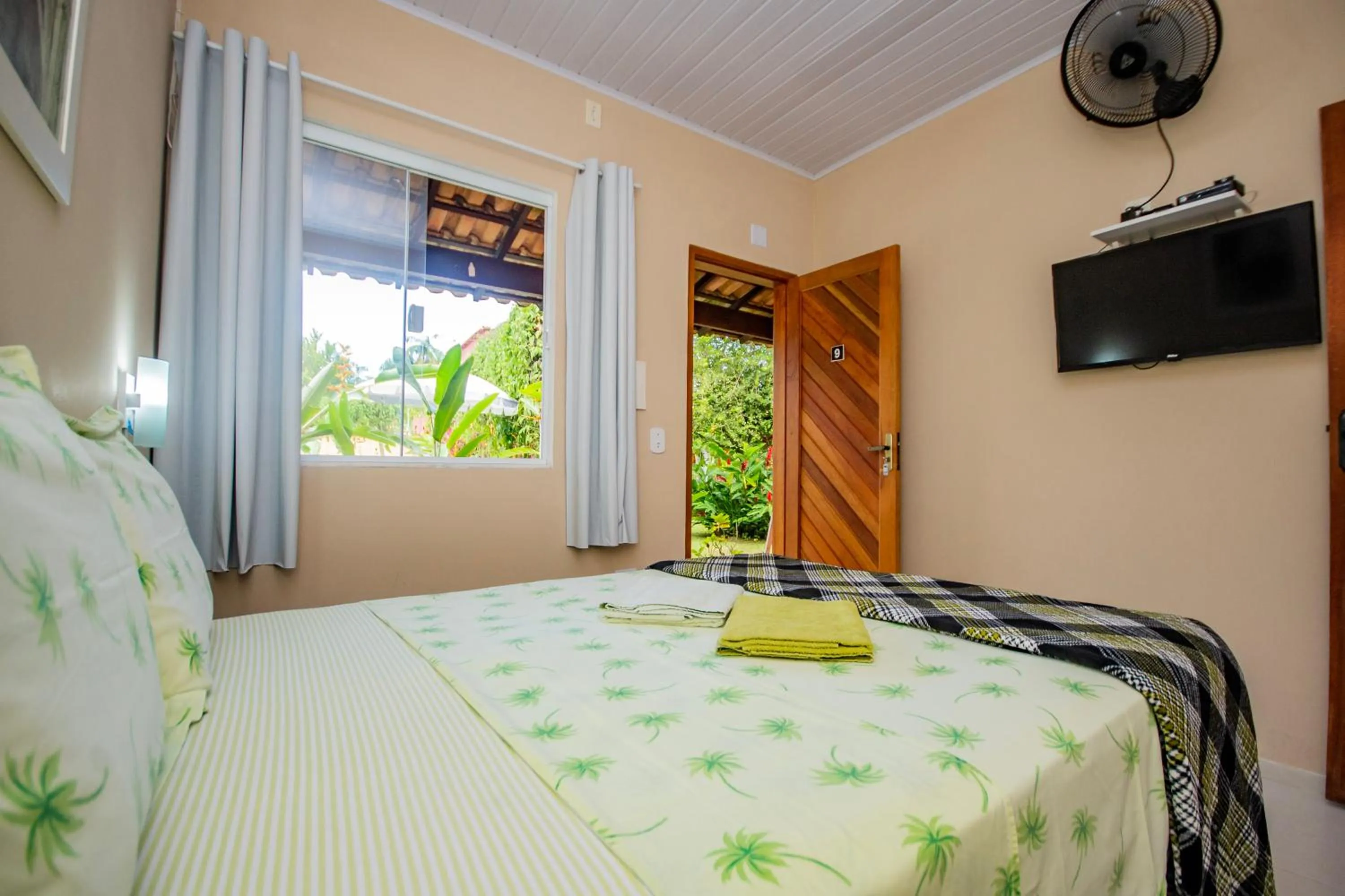 Photo of the whole room, Bed in Pousada Quatro Estações Paraty