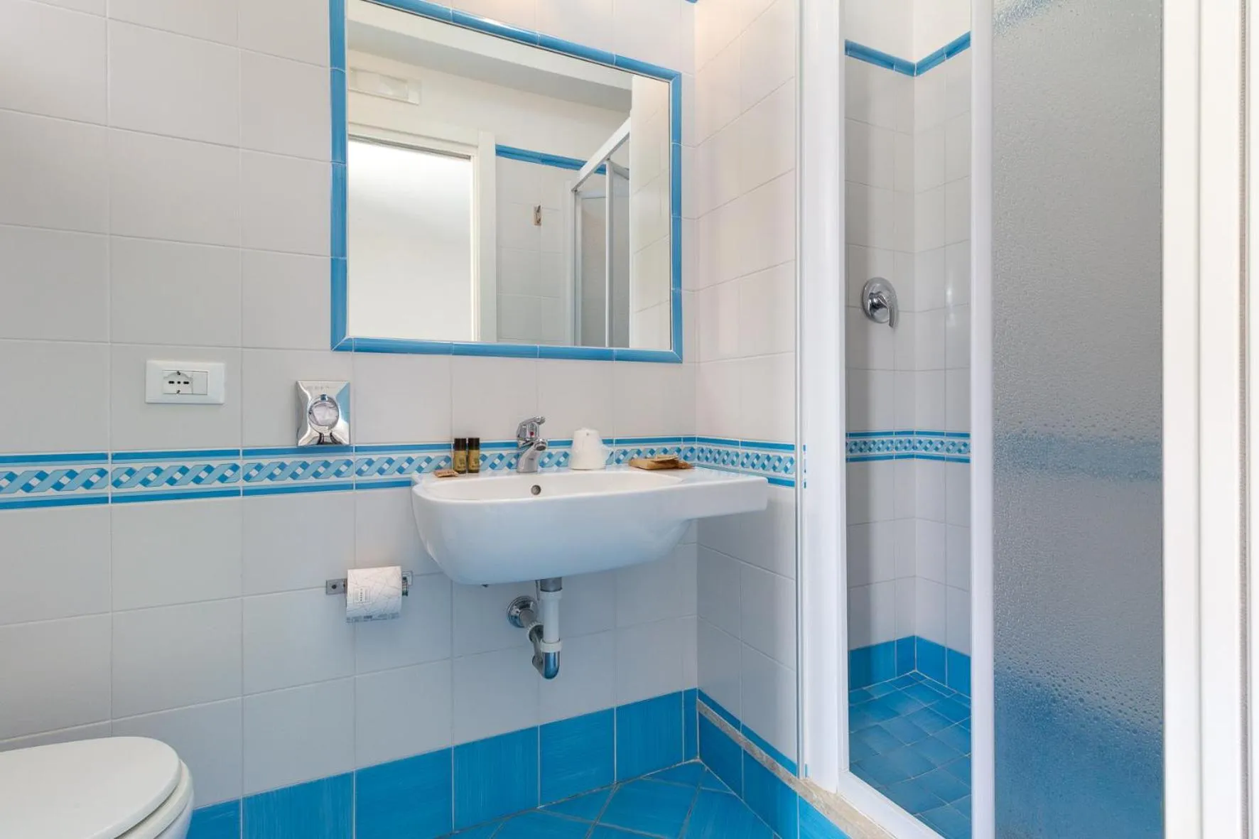 Shower in B&B Sperlonga