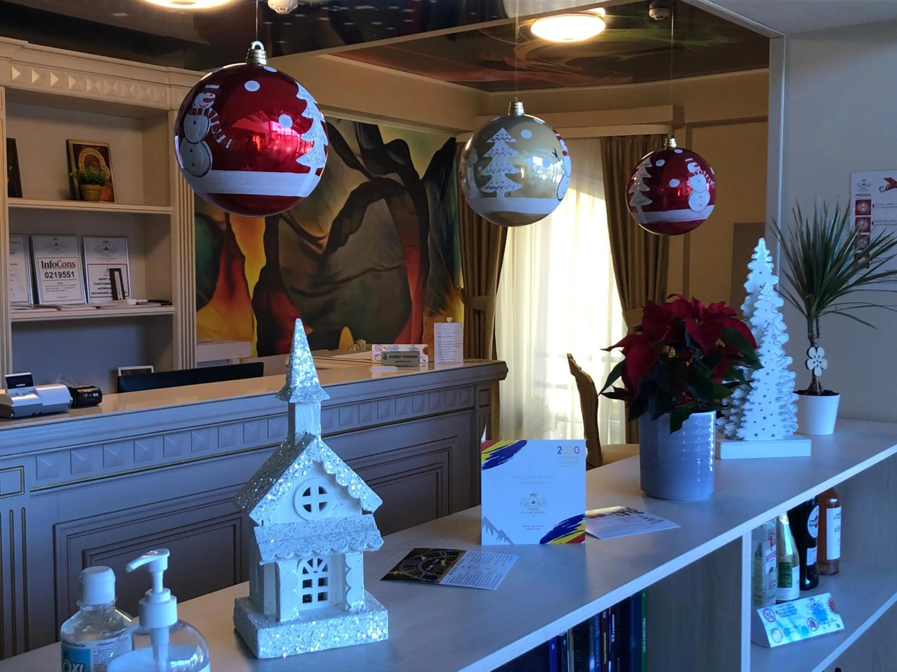 Restaurant/places to eat in Park Luxury Rooms