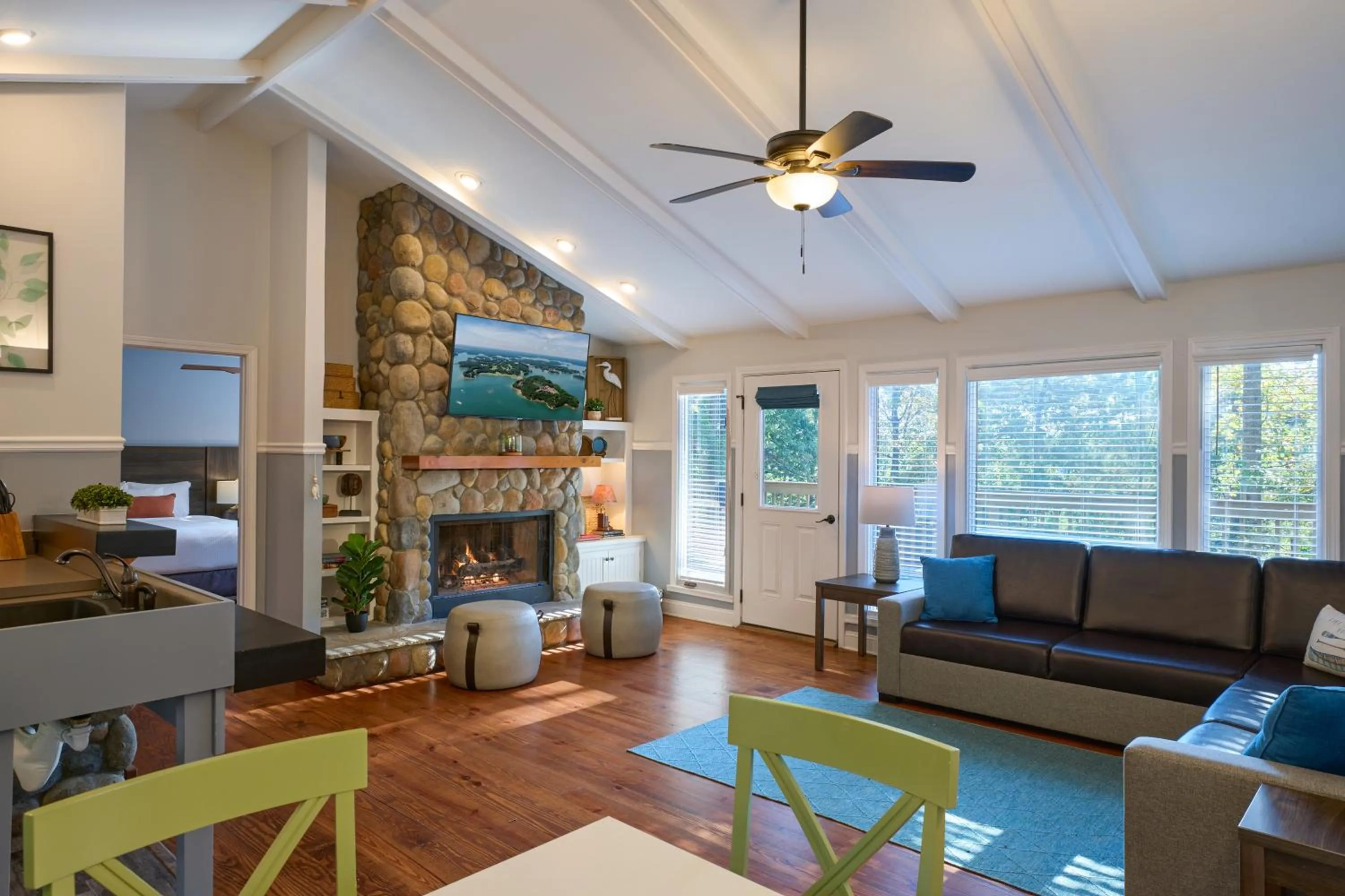 Living room in Lanier Islands Legacy Lodge