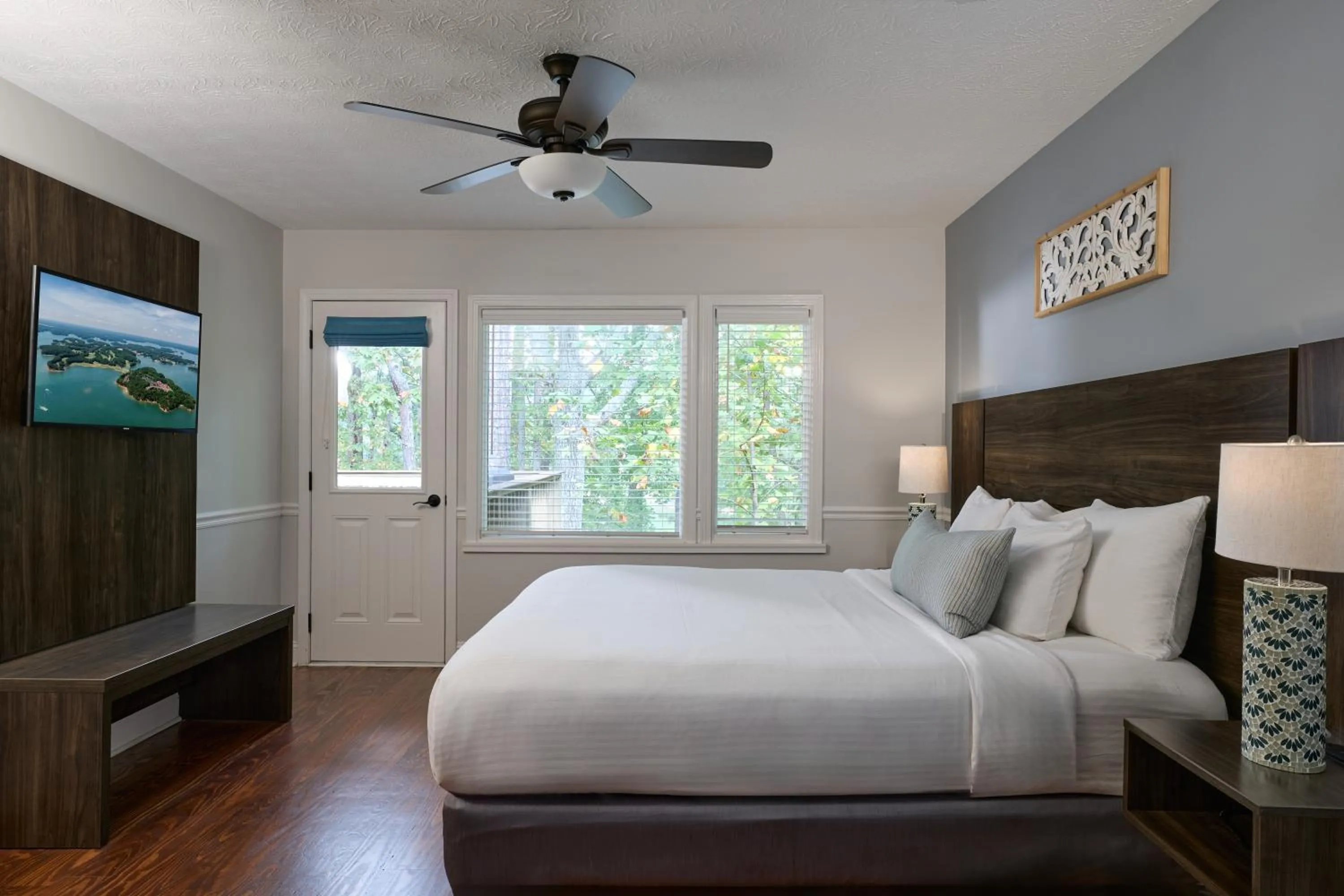 Bedroom, Bed in Lanier Islands Legacy Lodge