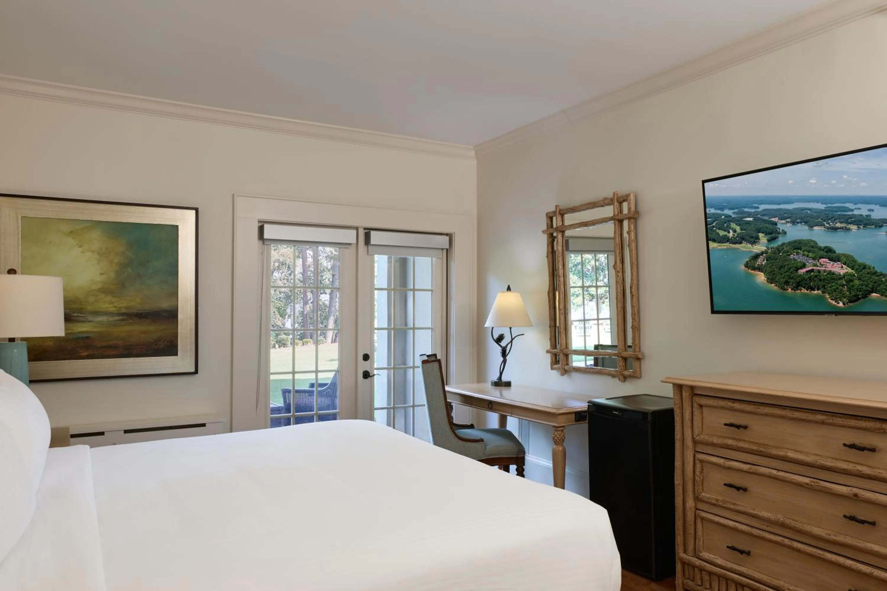 Bedroom, Bed in Lanier Islands Legacy Lodge