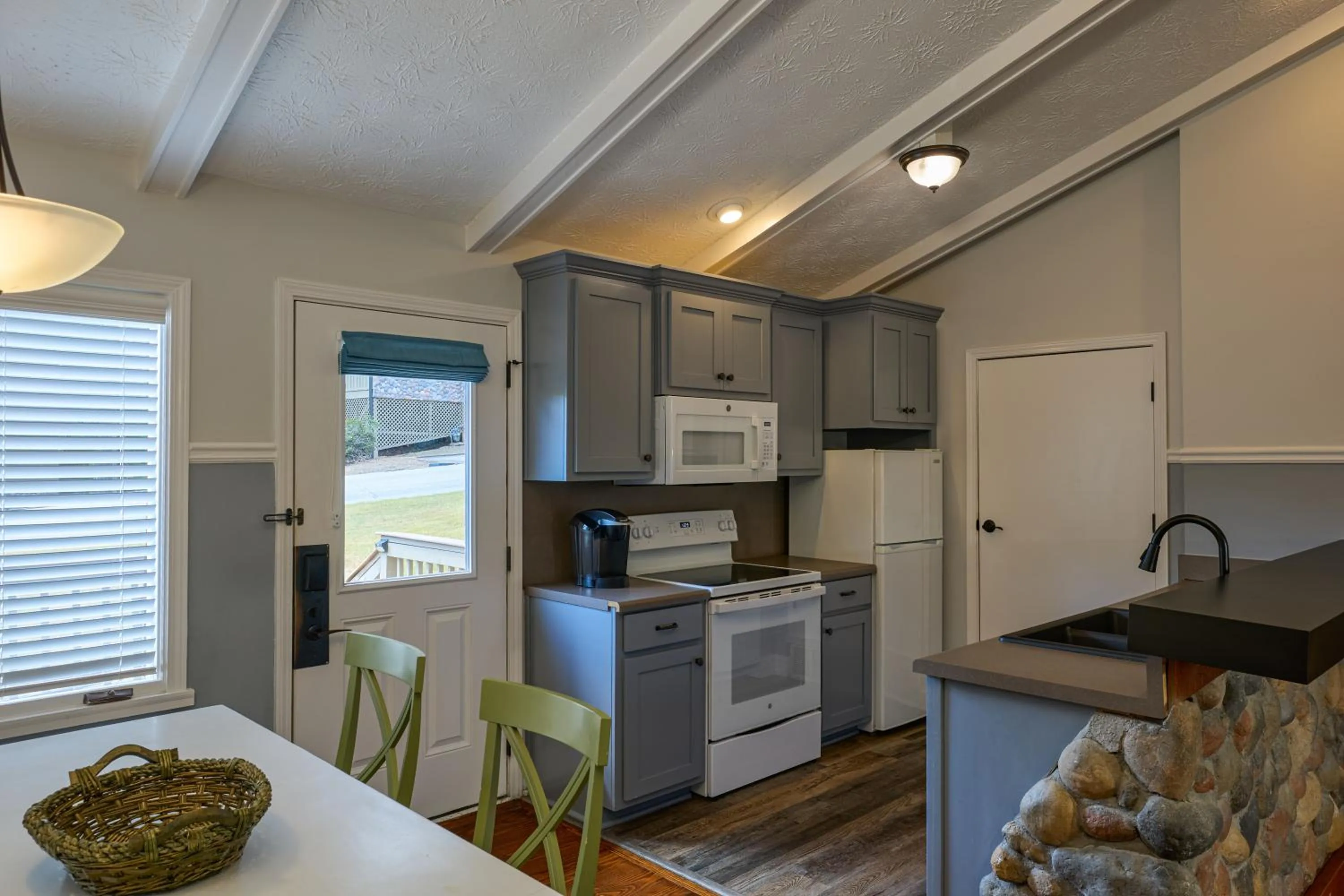 kitchen in Lanier Islands Legacy Lodge
