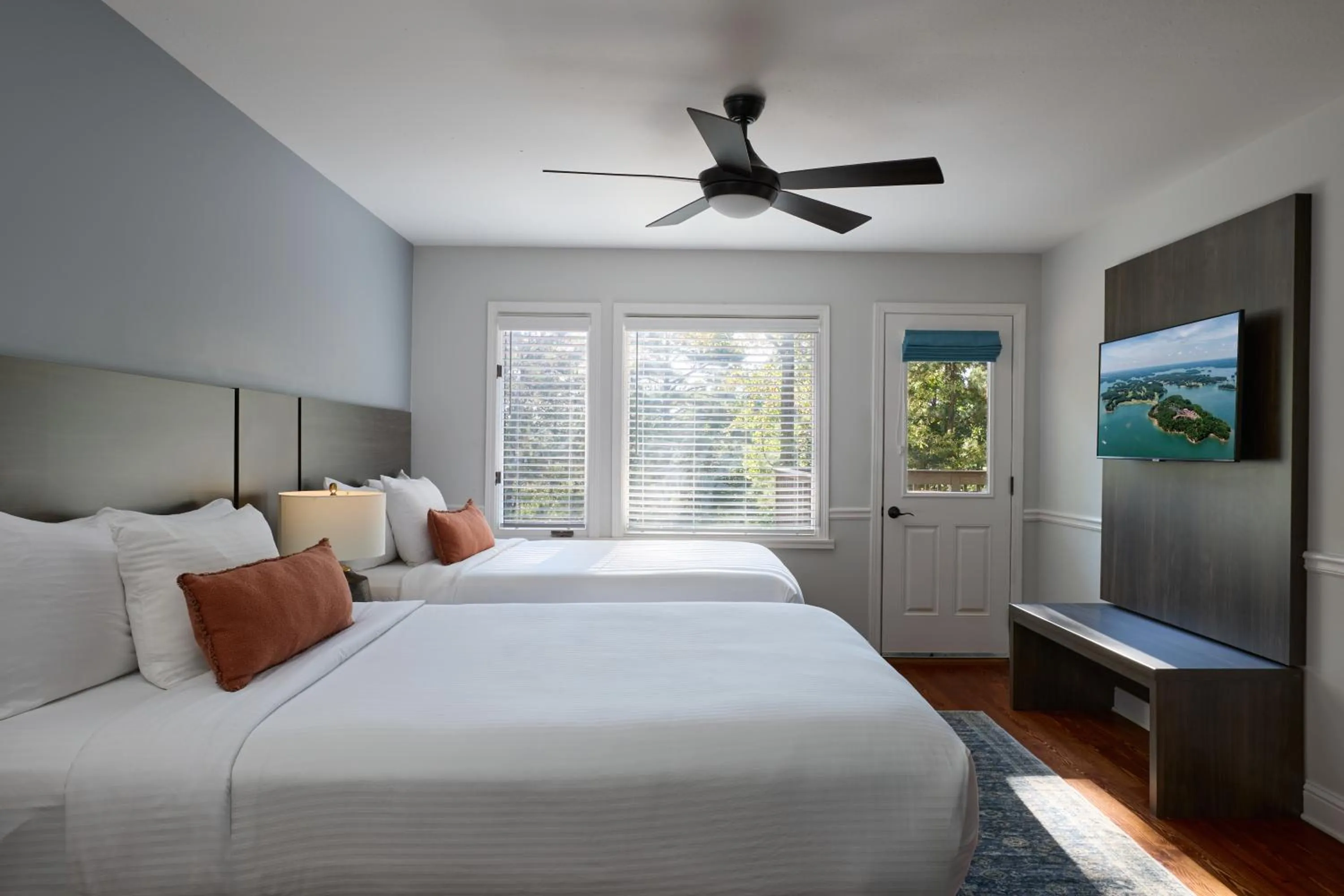 Bedroom, Bed in Lanier Islands Legacy Lodge