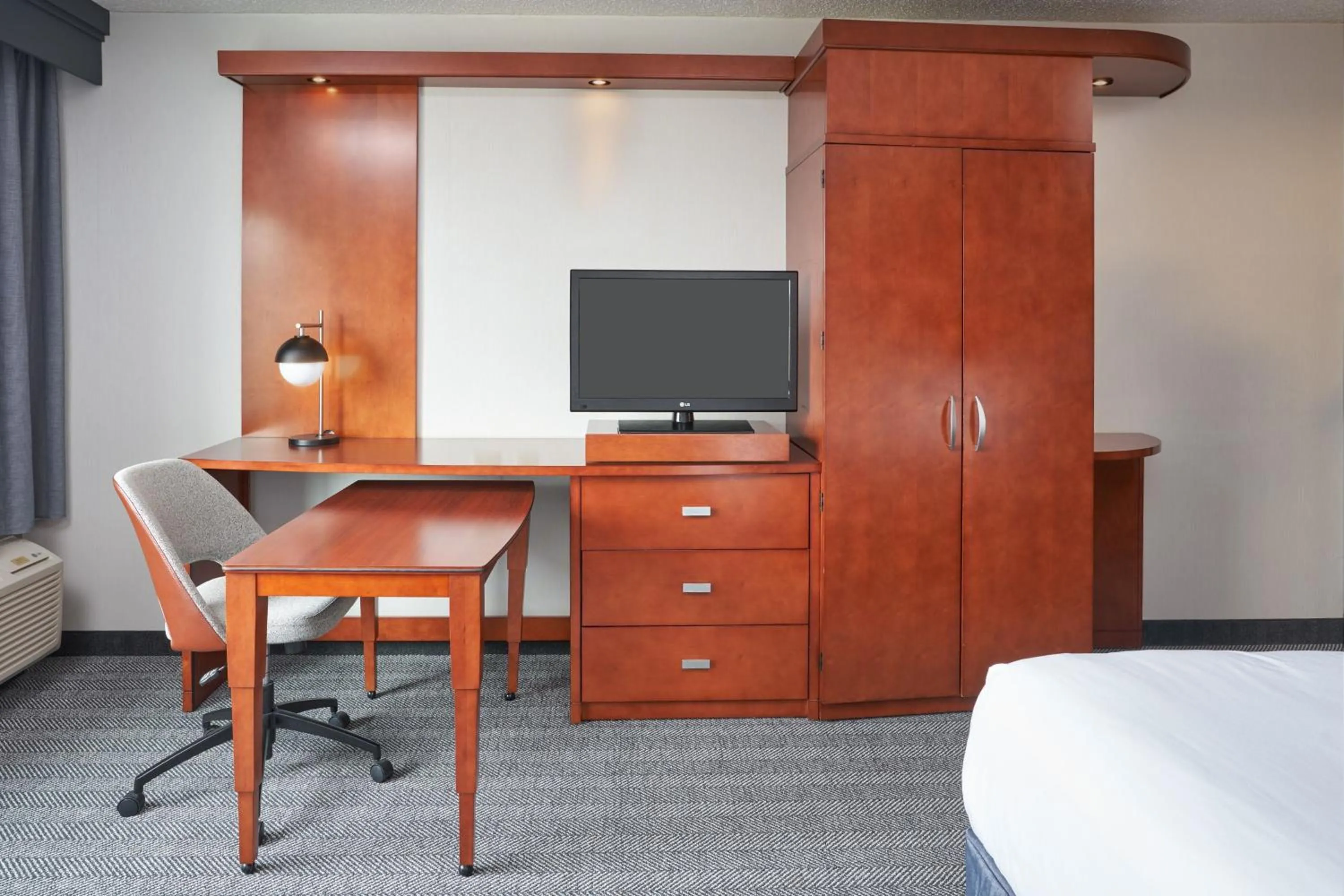 Photo of the whole room, Bed in Courtyard by Marriott Glassboro Rowan University