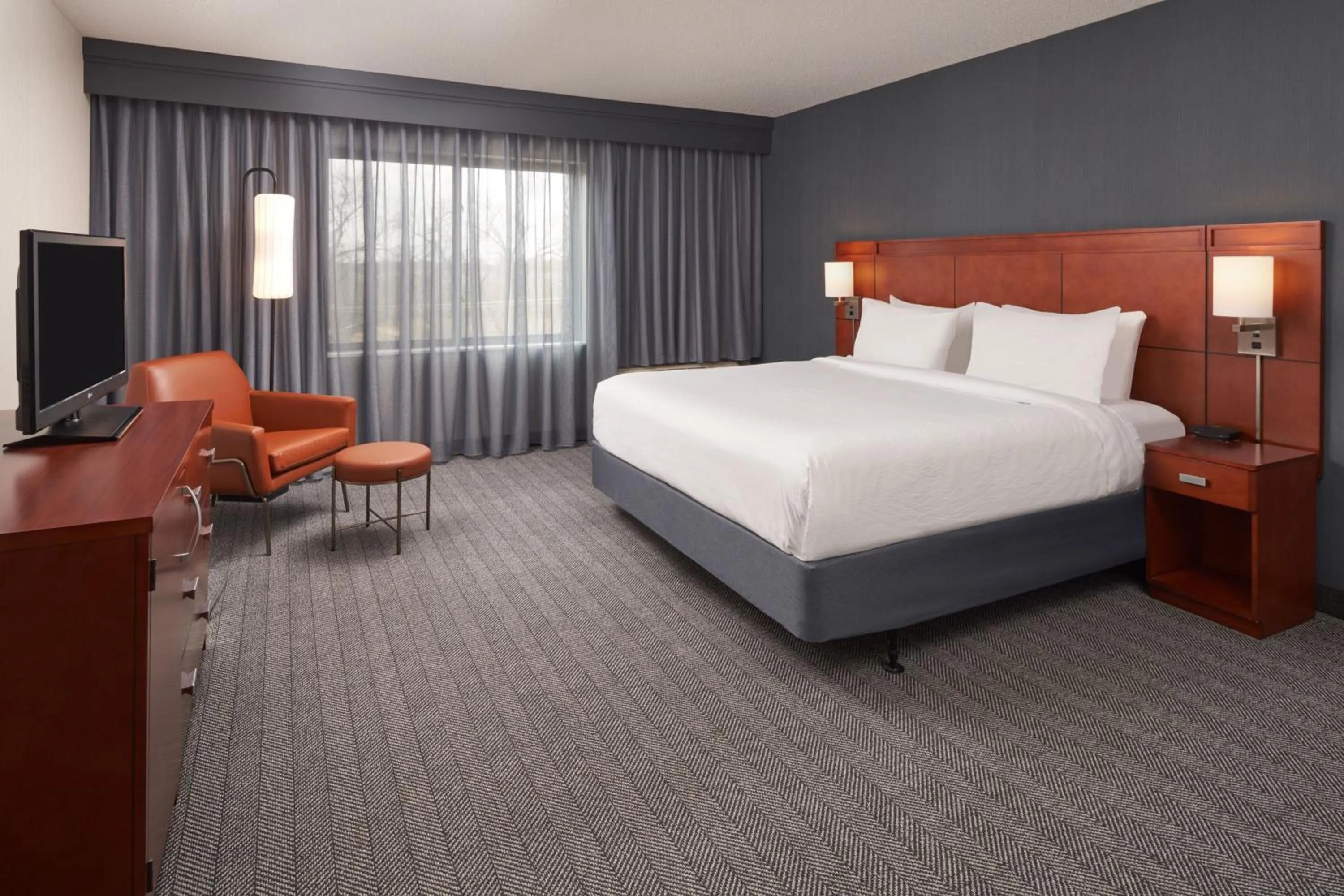 Bedroom, Bed in Courtyard by Marriott Glassboro Rowan University