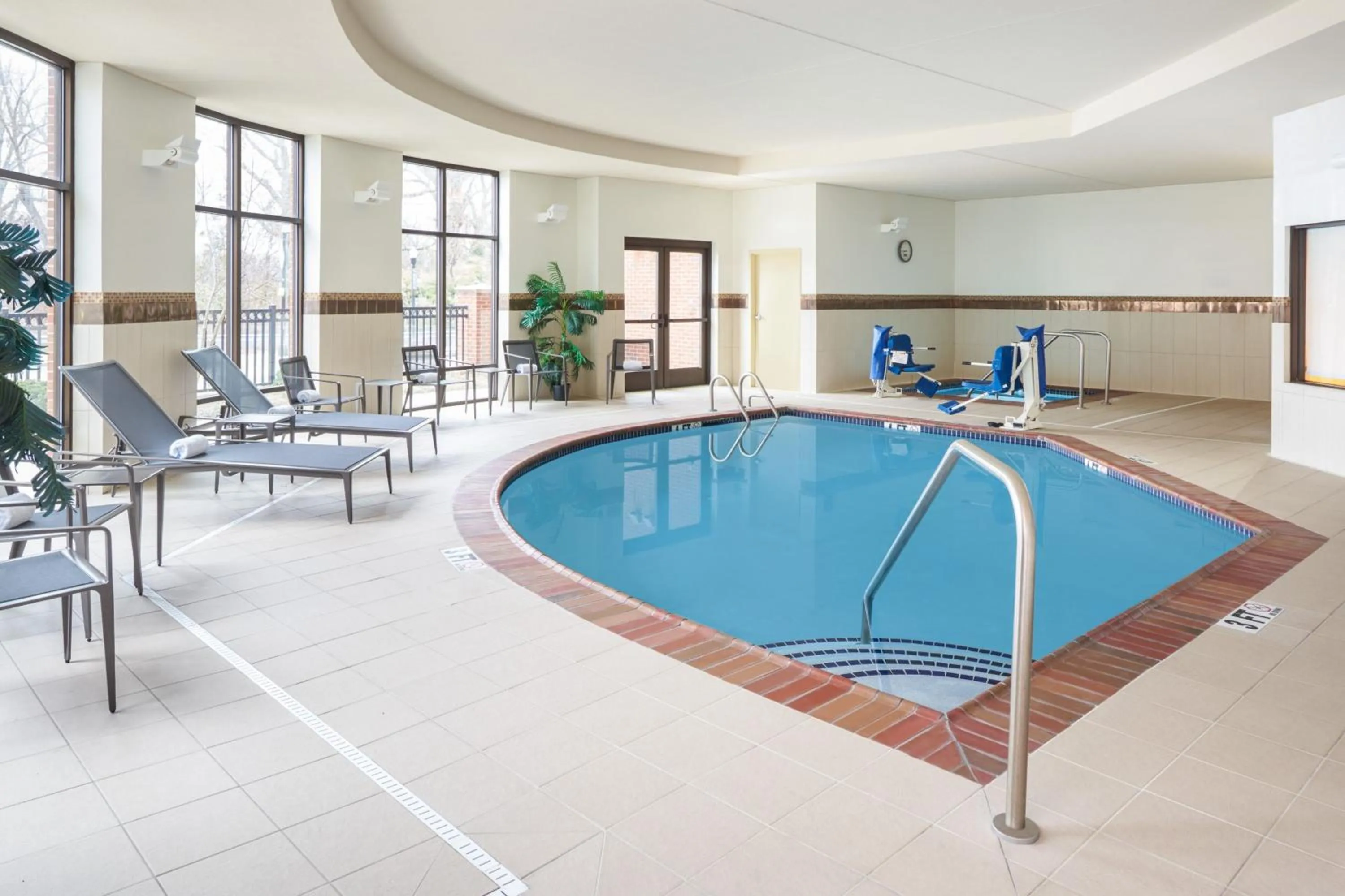 Swimming pool in Courtyard by Marriott Glassboro Rowan University