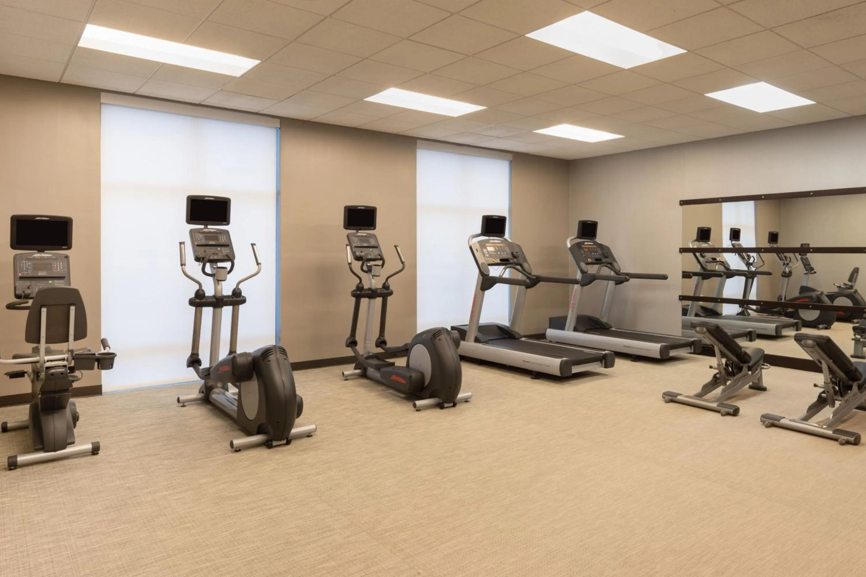 Fitness centre/facilities in Courtyard by Marriott Glassboro Rowan University