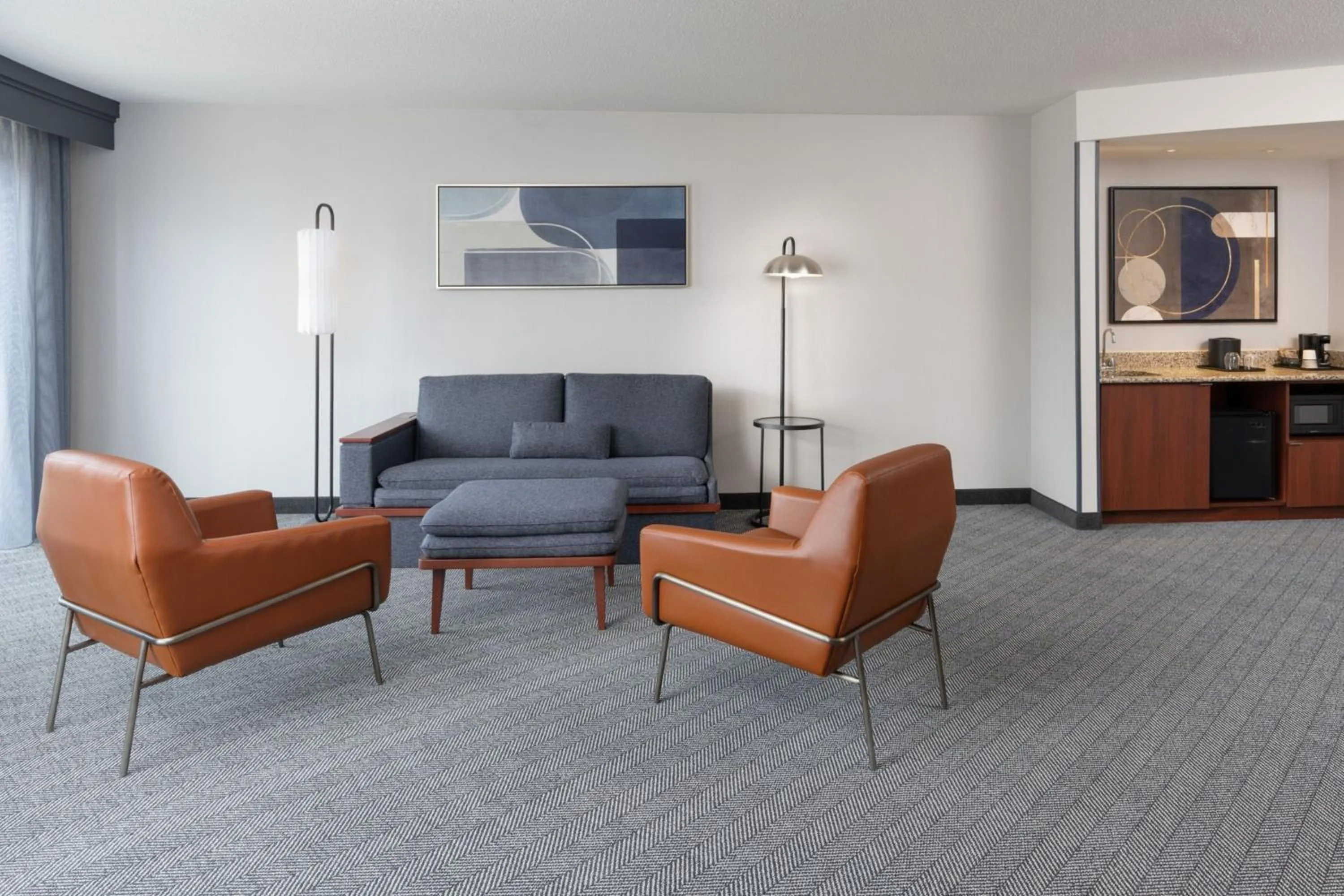 Living room in Courtyard by Marriott Glassboro Rowan University