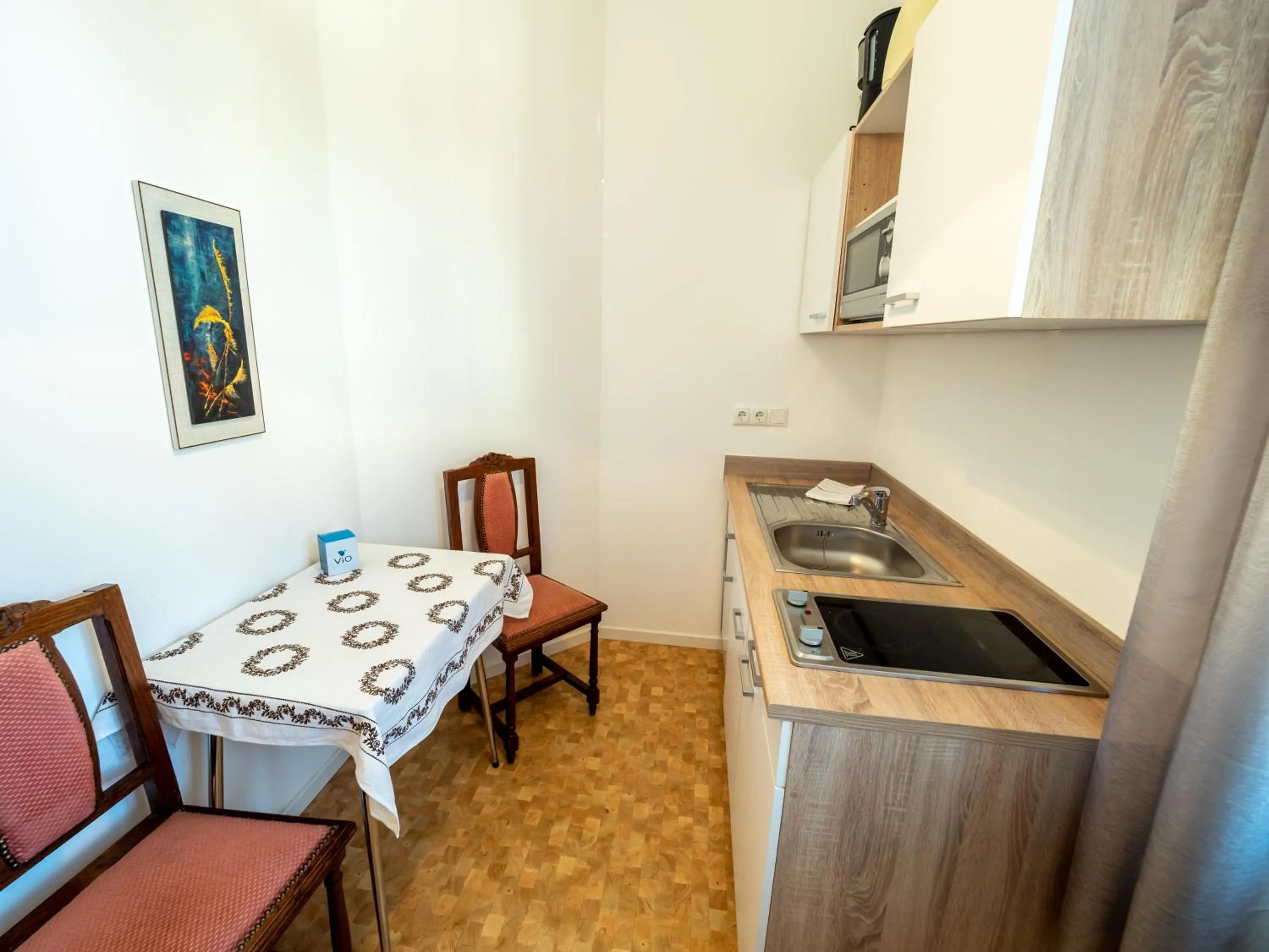 Kitchen or kitchenette in B-EATHOUSE Eventhotel & Gasthof zur Post