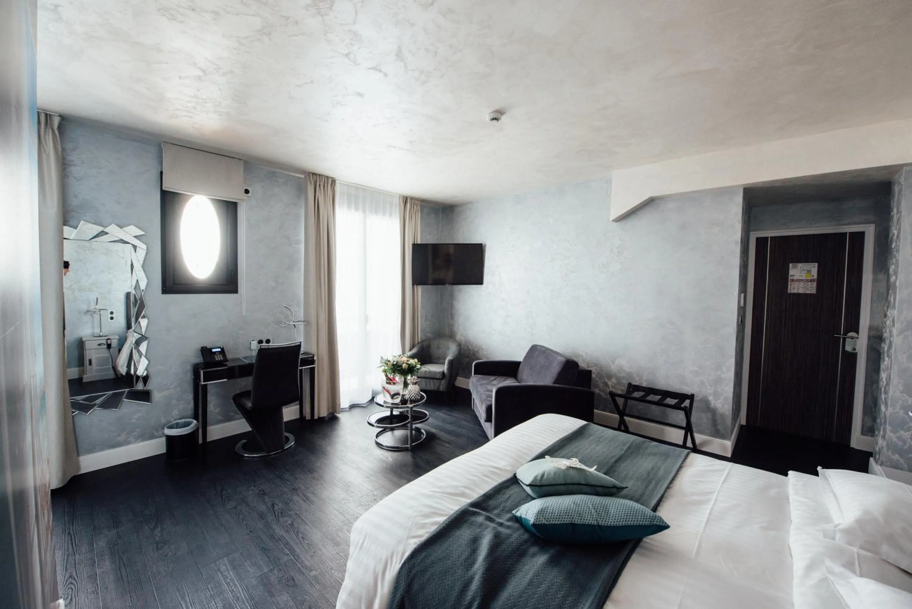 Photo of the whole room, Bed in Amirauté