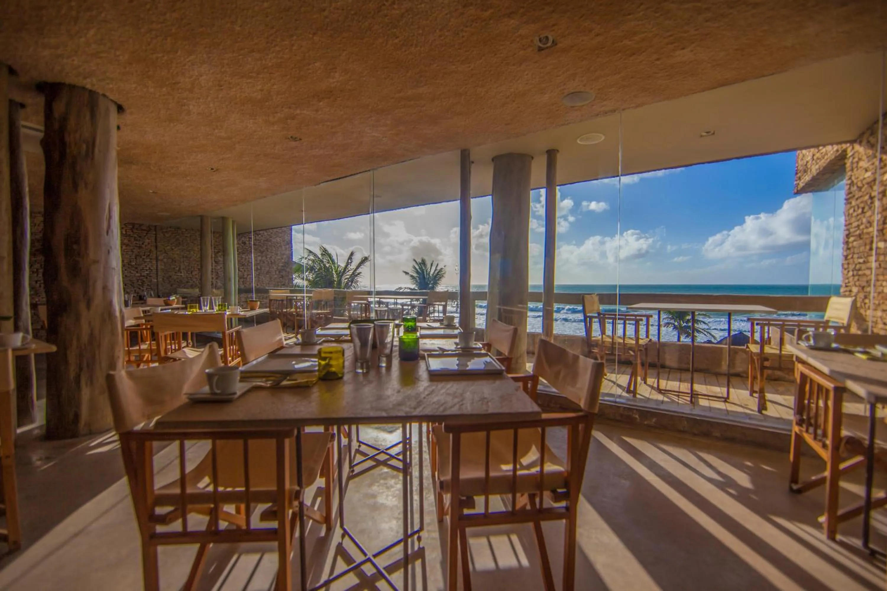 Restaurant/places to eat in Kenoa Exclusive Beach Spa & Resort