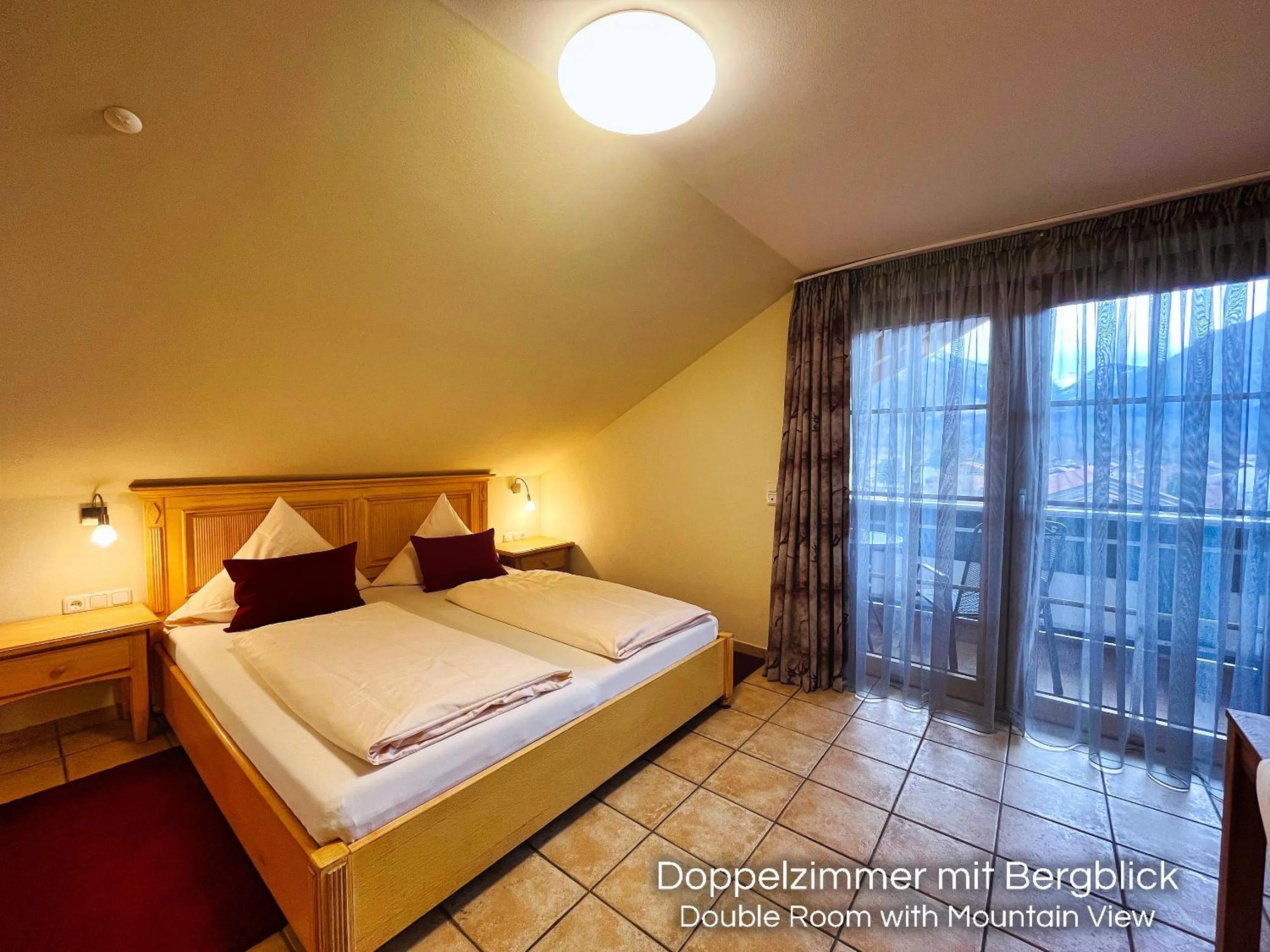 Photo of the whole room, Bed in Landhotel Guglhupf