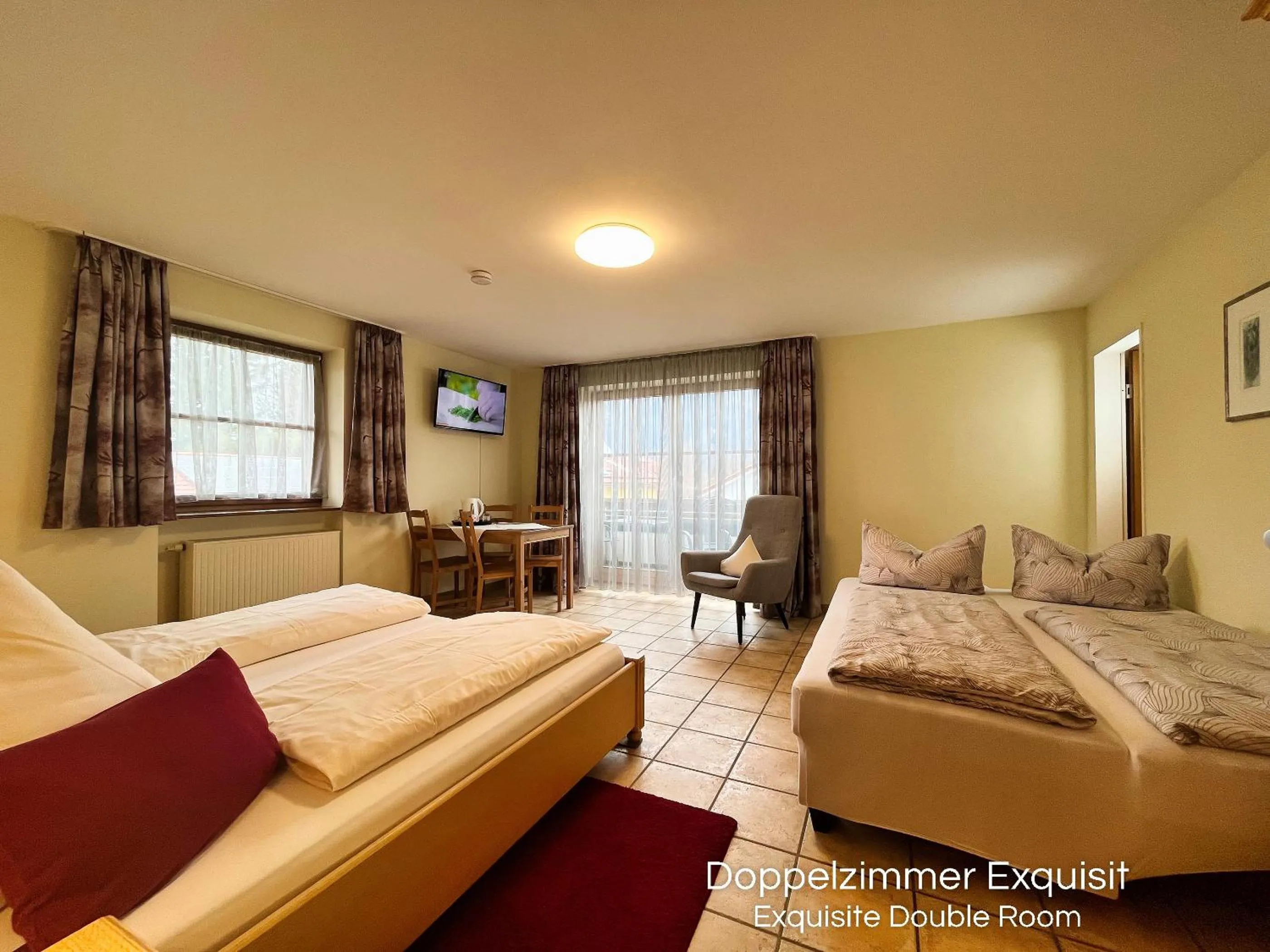 Photo of the whole room, Bed in Landhotel Guglhupf