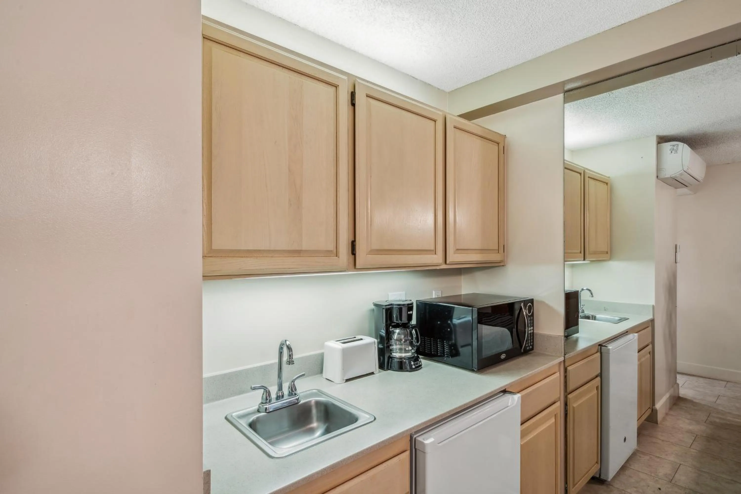 Coffee/tea facilities in Kahana Falls Resort