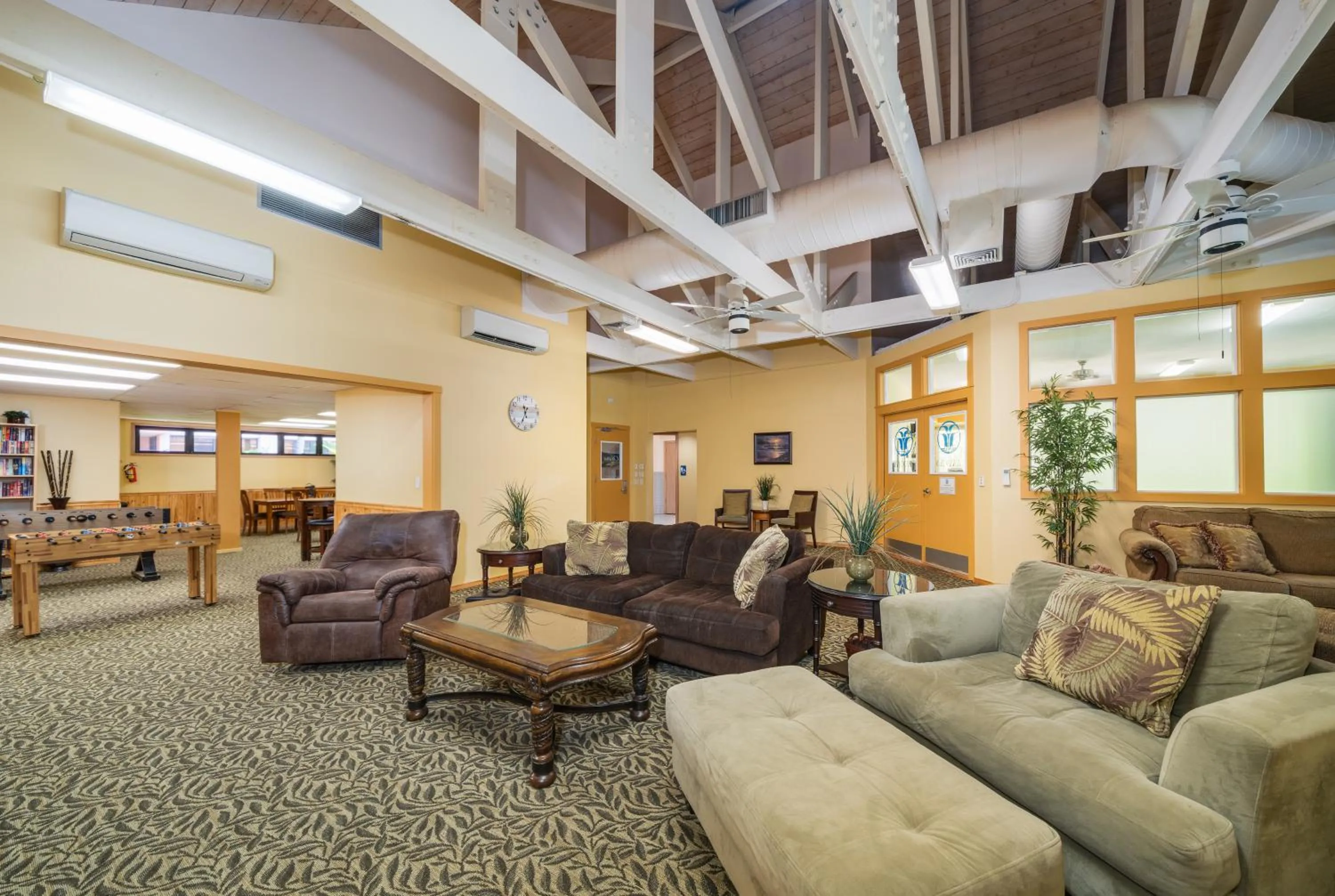 Communal lounge/ TV room in Kahana Falls Resort