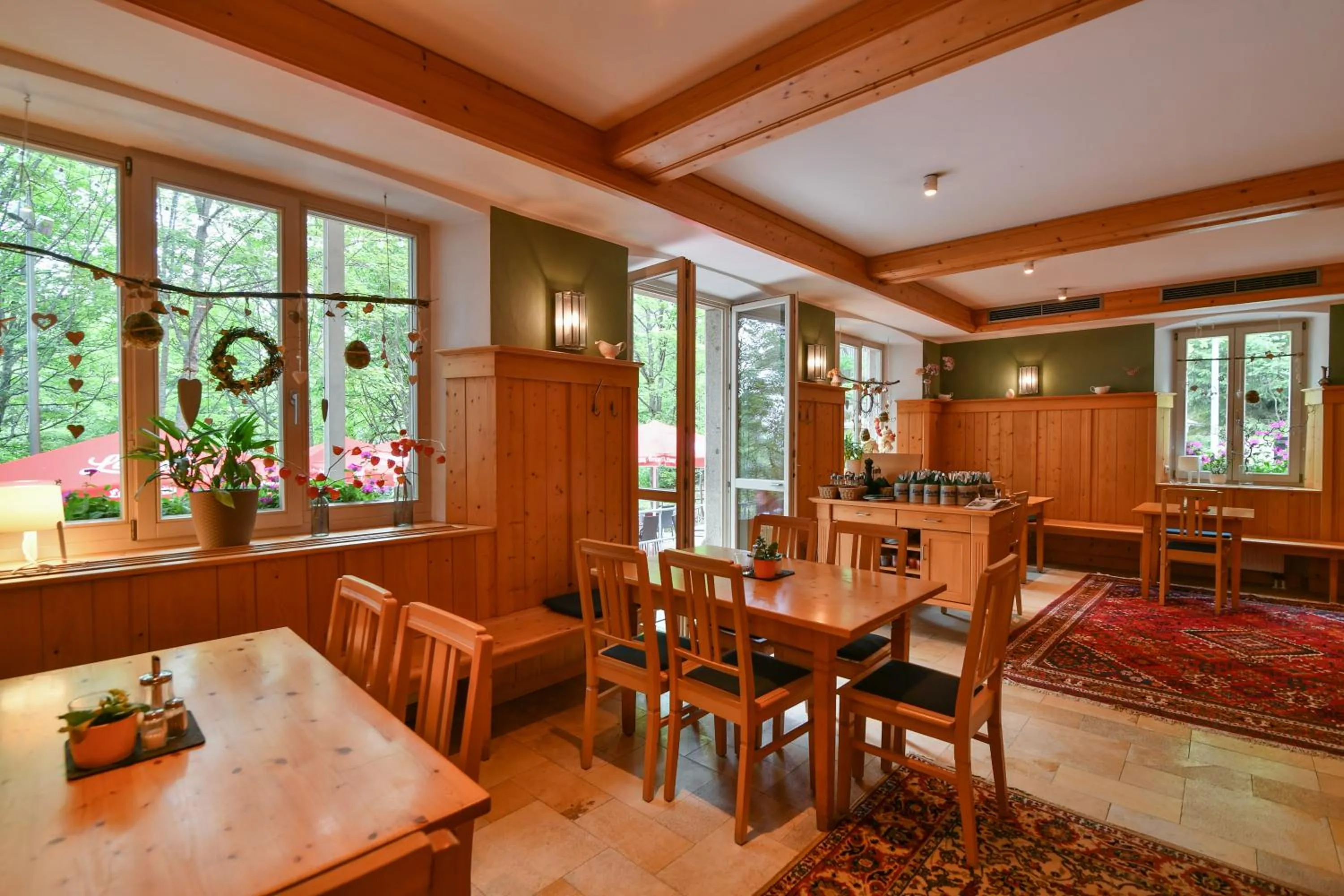 Restaurant/places to eat in Luisenburg Resort