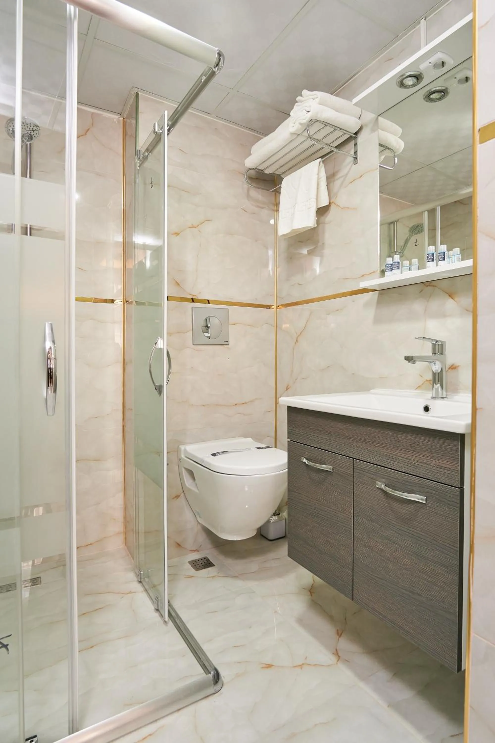 Shower in Renzo Hotel - Special Category