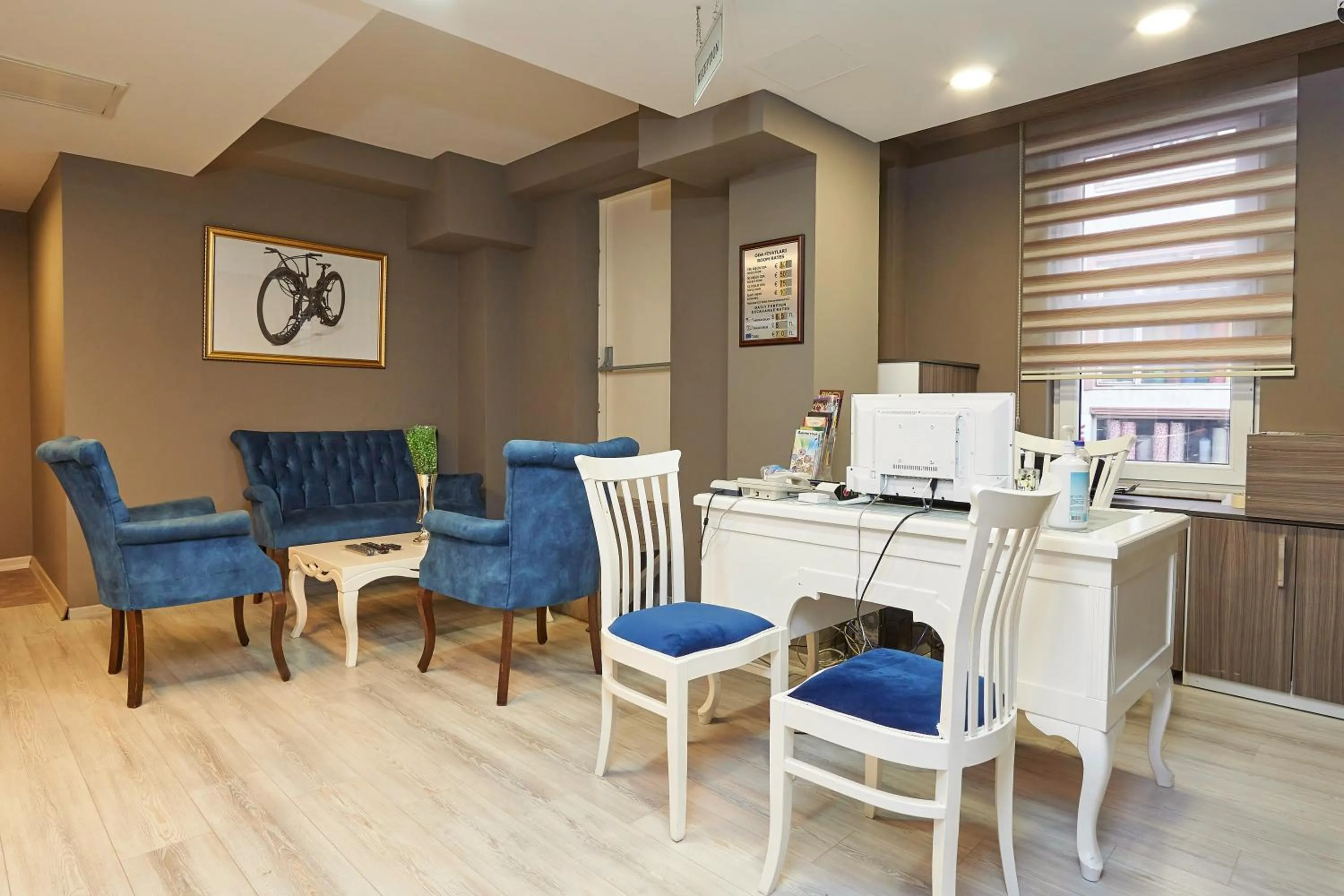 On-site shops in Renzo Hotel - Special Category