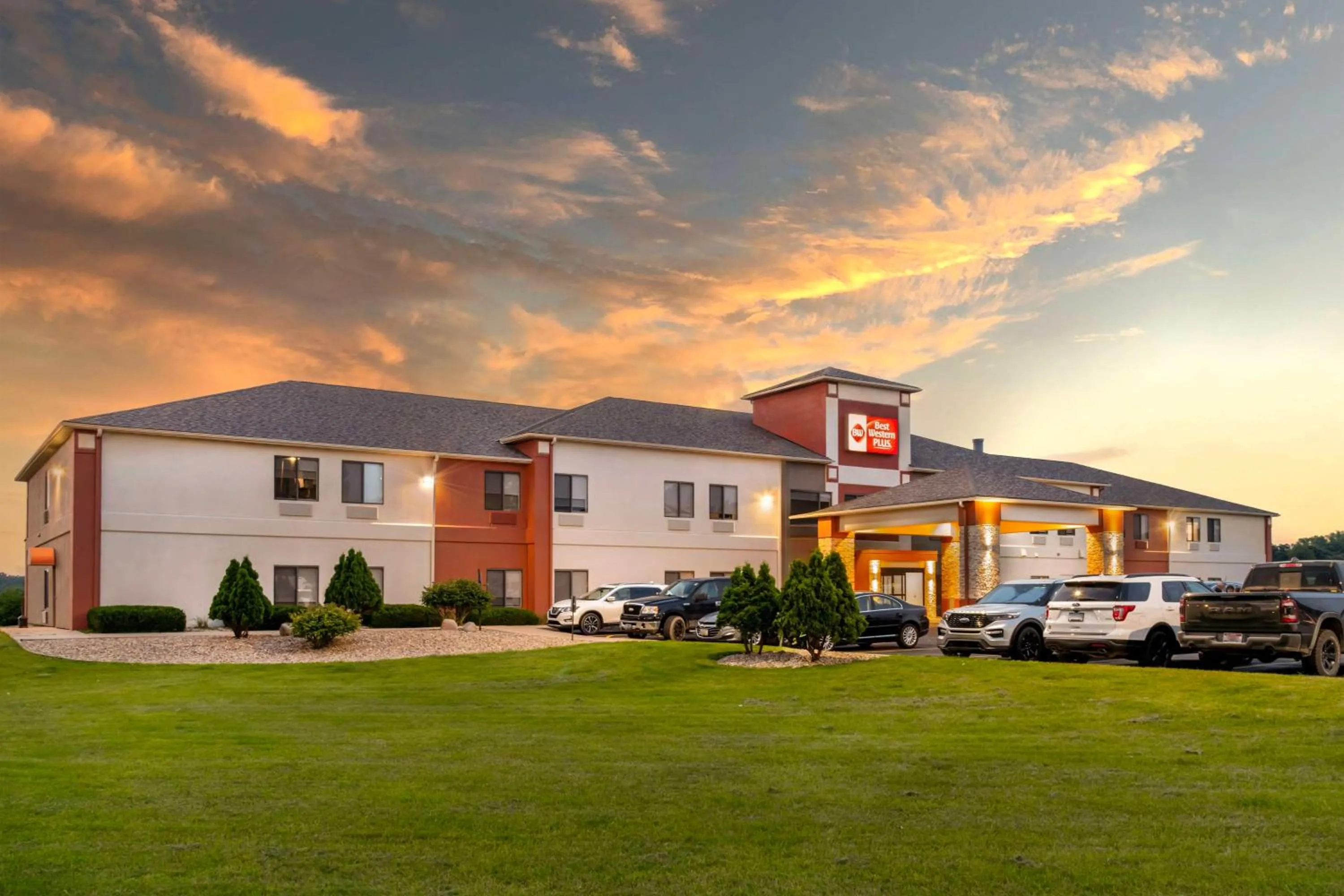Property building in Best Western Plus Albert Lea I-90/I-35 Hotel