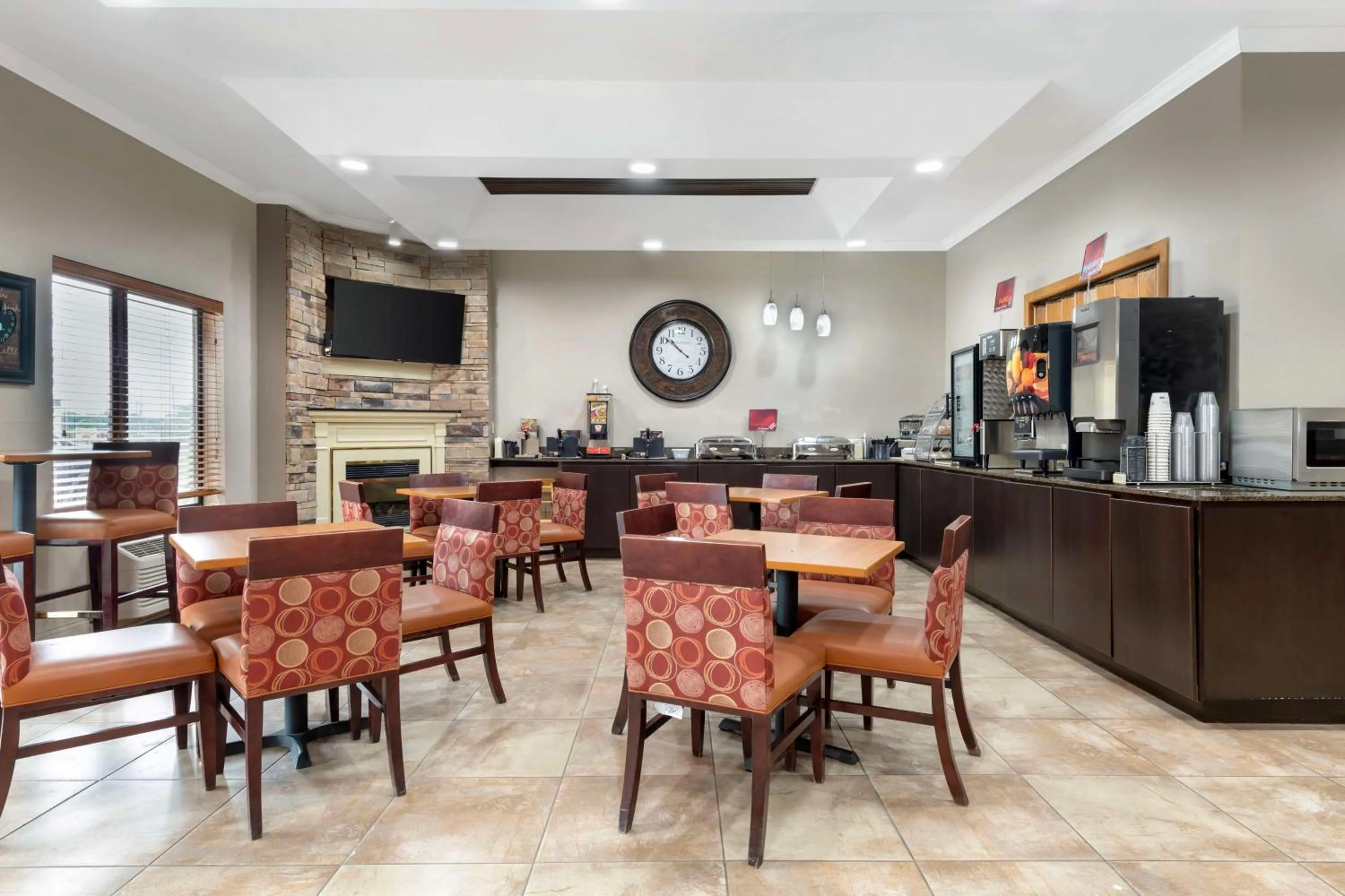 Breakfast in Best Western Plus Albert Lea I-90/I-35 Hotel