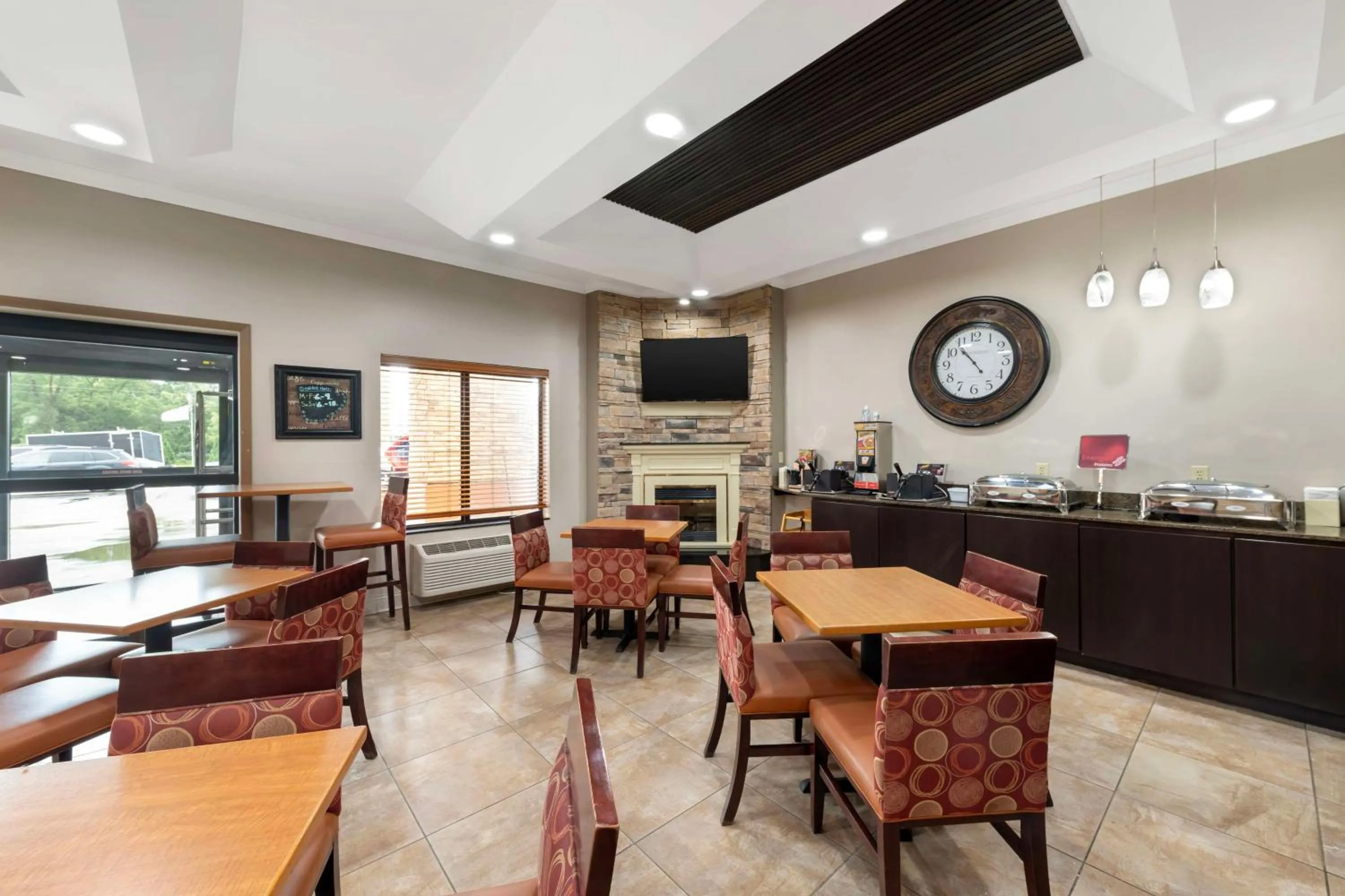 Breakfast in Best Western Plus Albert Lea I-90/I-35 Hotel